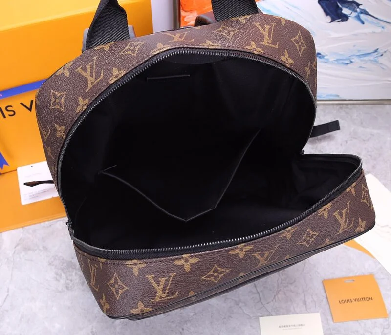 Louis Vuitton Dean Backpack M45335
