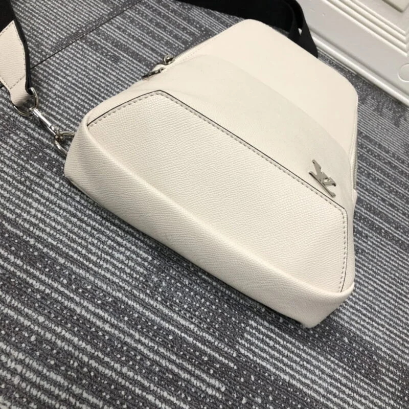 Louis Vuitton Avenue Sling Bag M30443