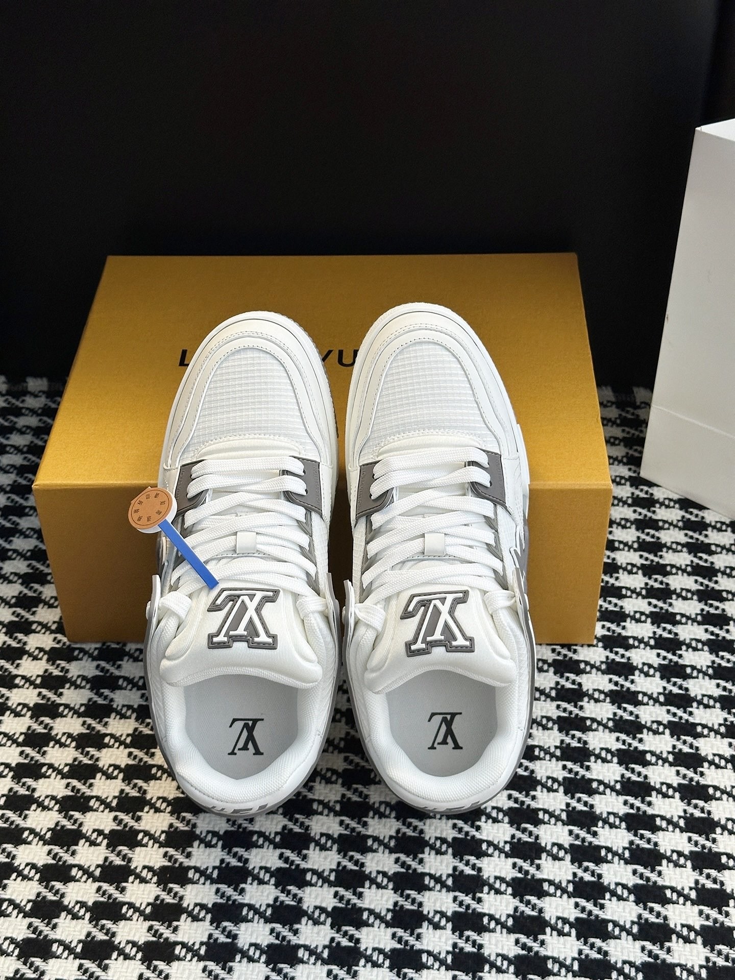 L X V SNEAKERS detail 6