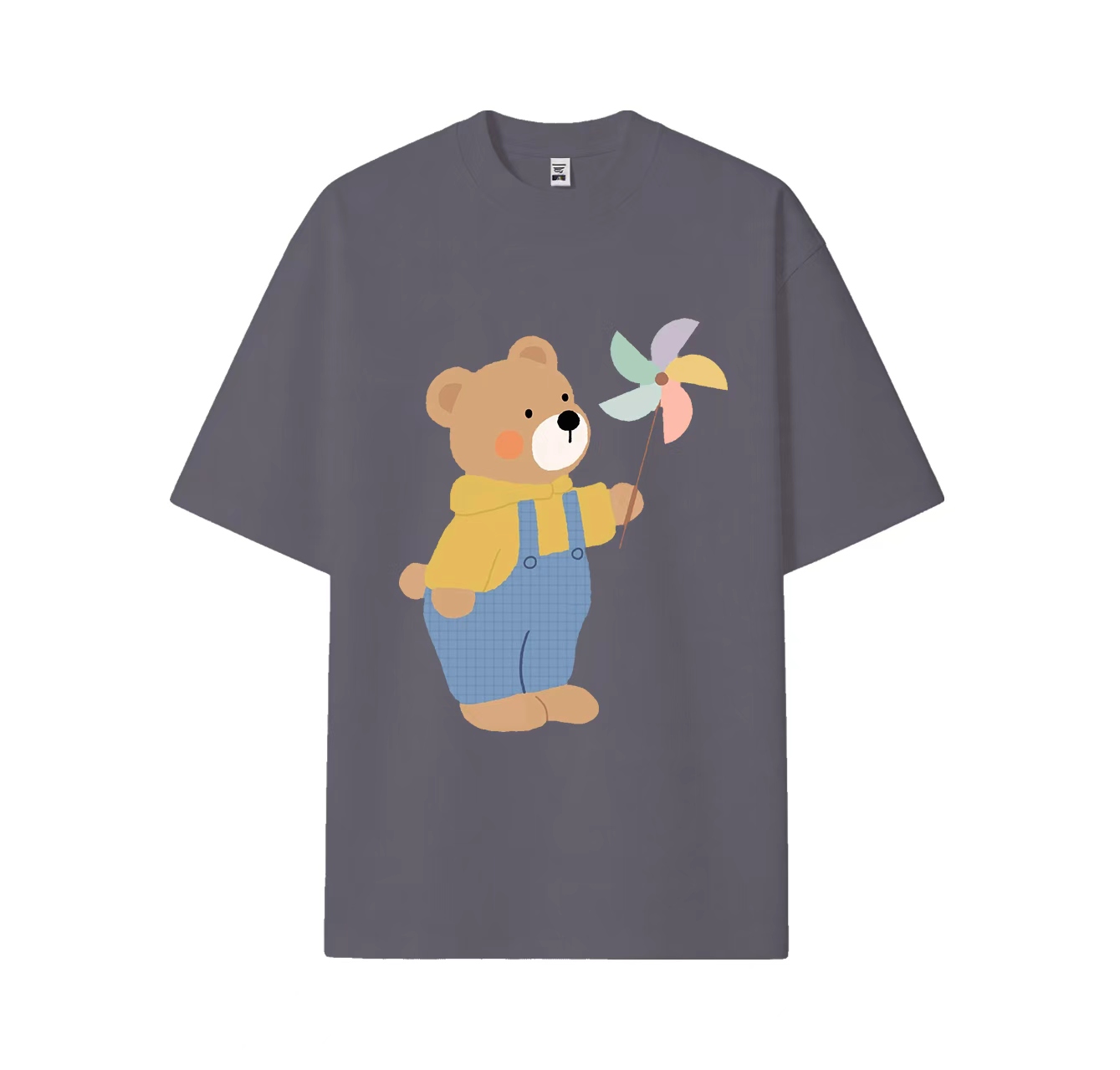 A short-sleeved shirt with a bear holding a windmill is a must-have item in your summer wardrobe.