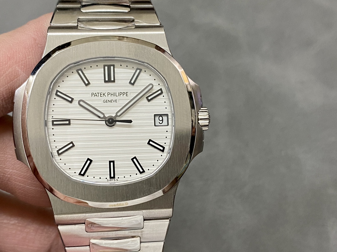 Replica Patek Philippe Nautilus 5711 1A 011 White Dial 40mm Mens Watch