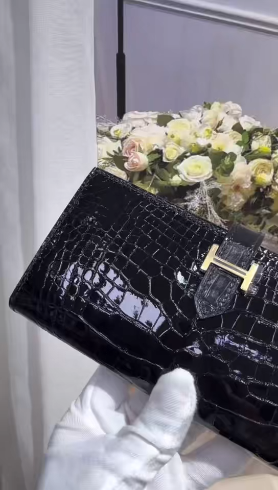 Hermes bearn  Black gold long wallet, American crocodile skin