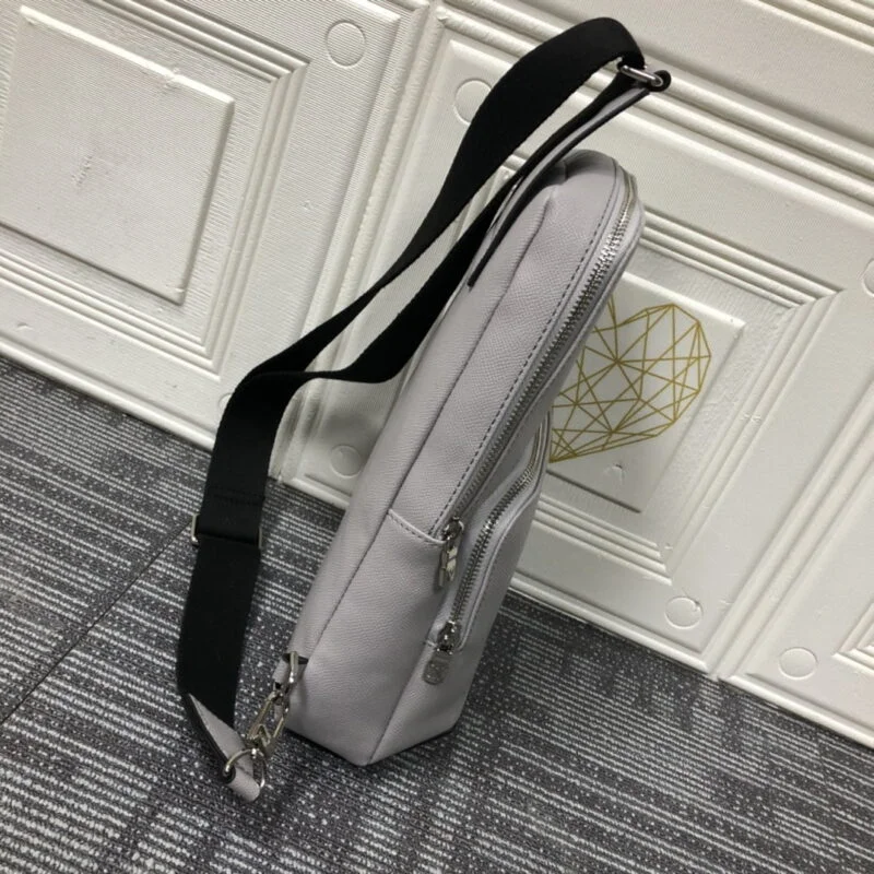 Louis Vuitton Avenue Sling Bag M30443