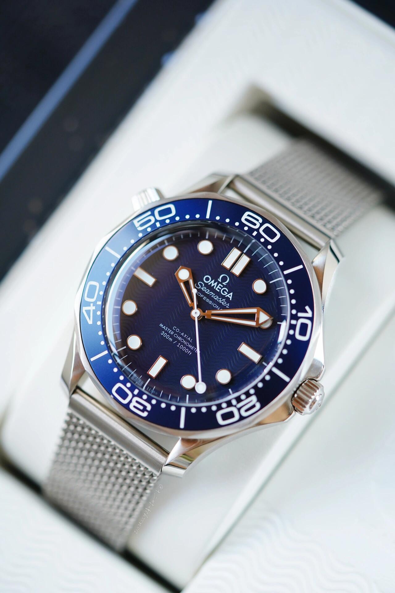 300m diving watch 42mm Master Chronometer James Bond 60th Anniversary Watch