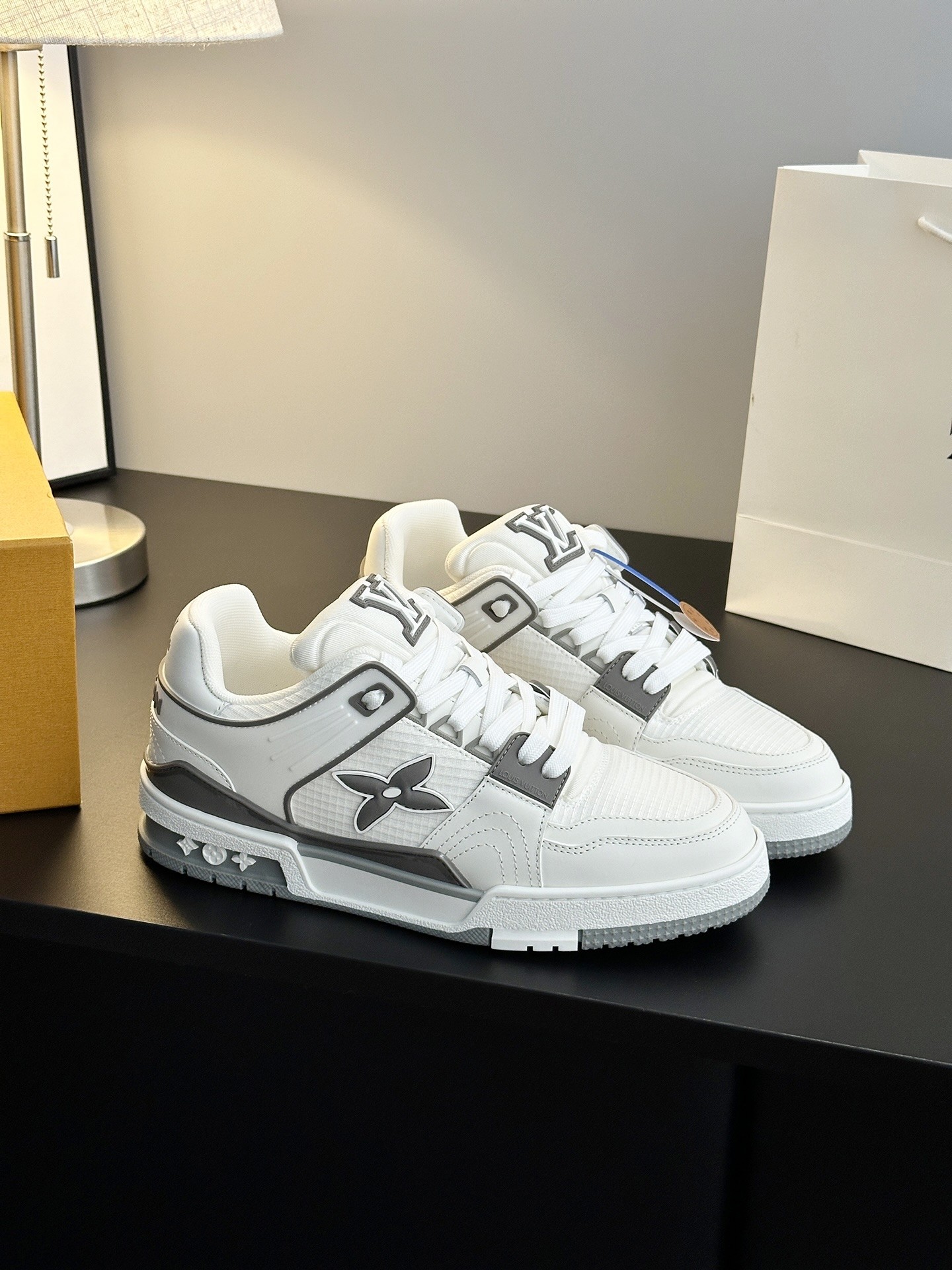 L X V SNEAKERS detail 5