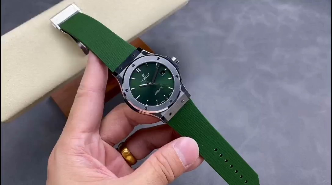 1:1 Clone Hublot Classic Fusion Titanium Green 542.NX.8970.RX 42mm