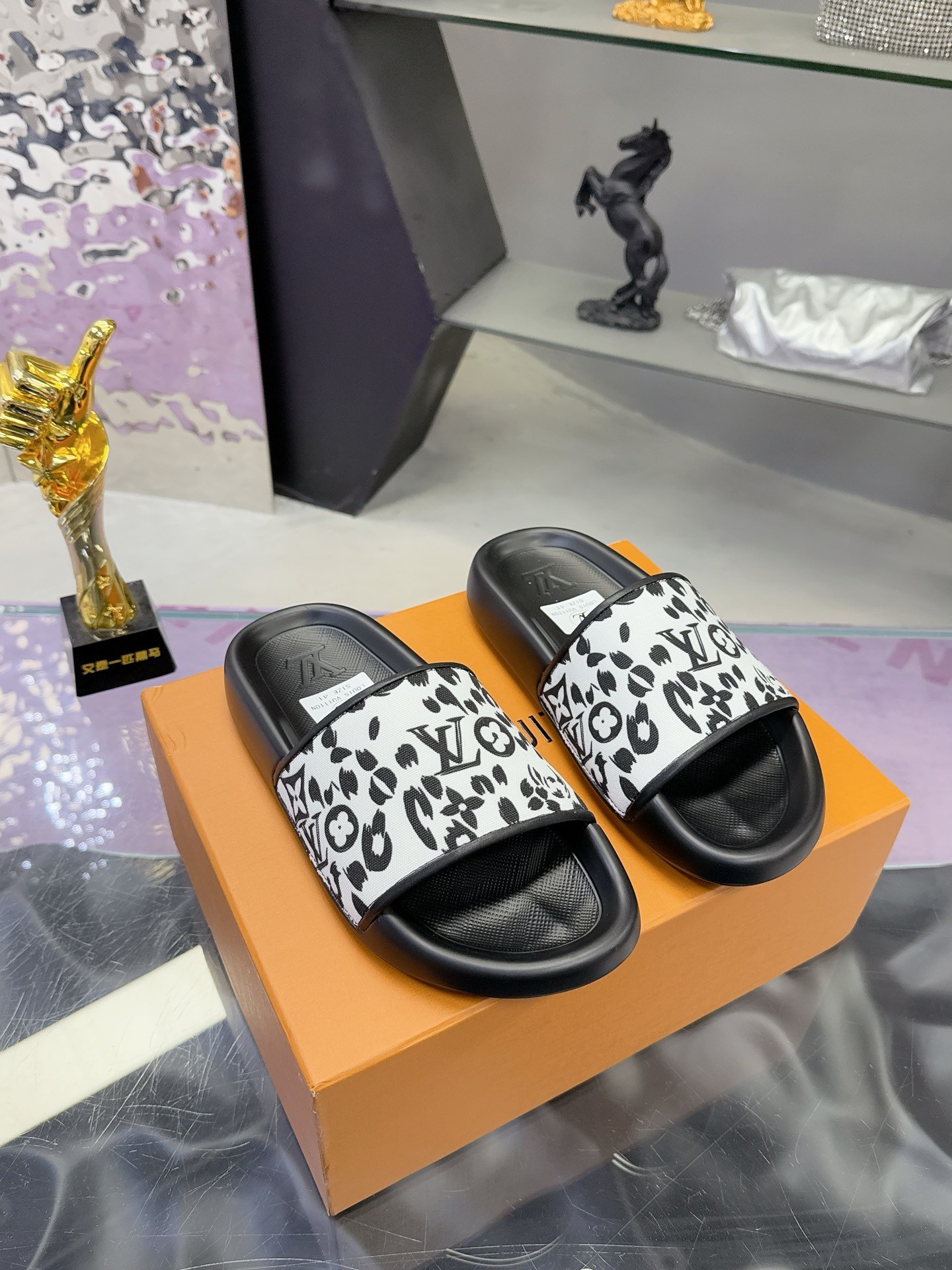 L X V SLIPPERS
