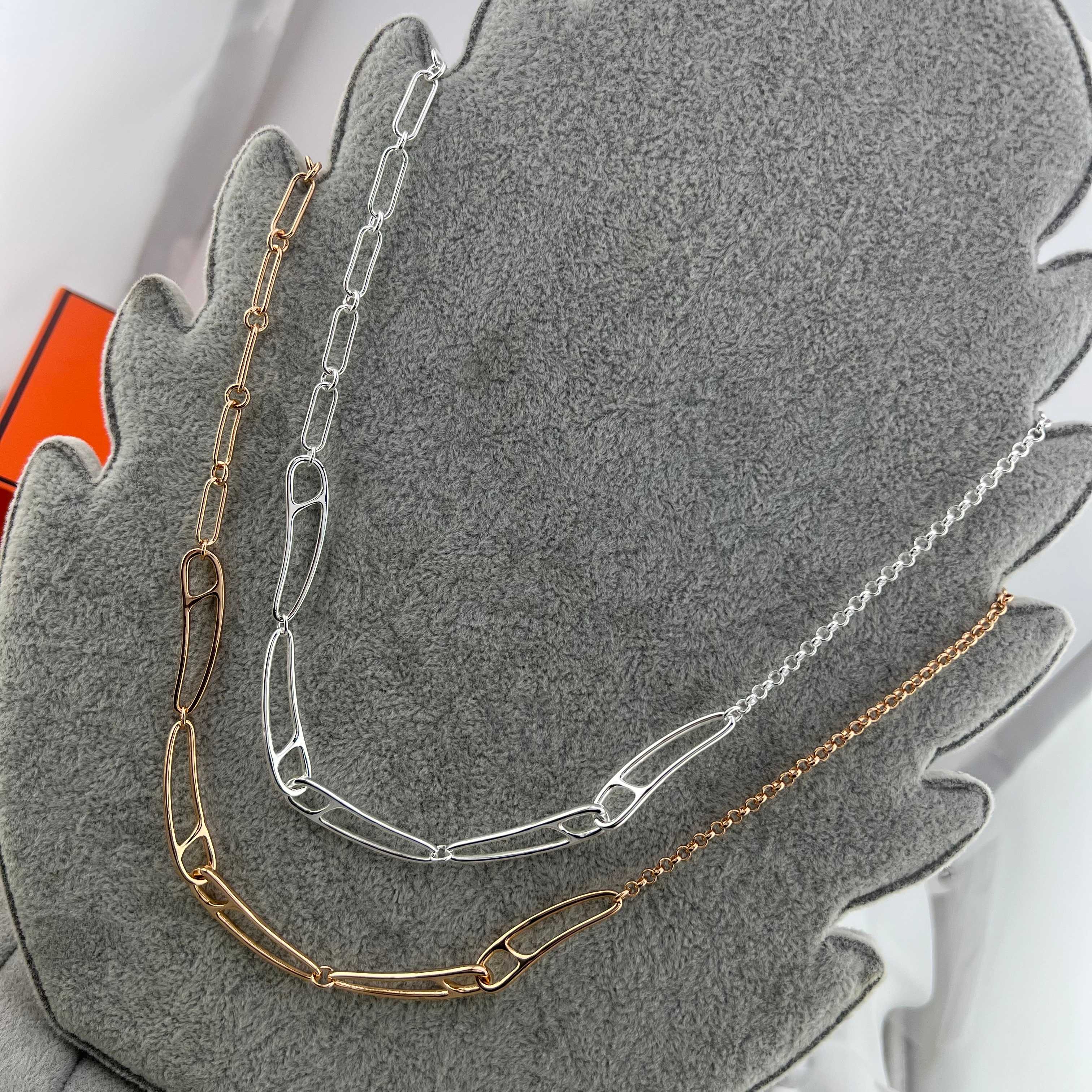 Paperclip-shaped necklace - Artisantouchss