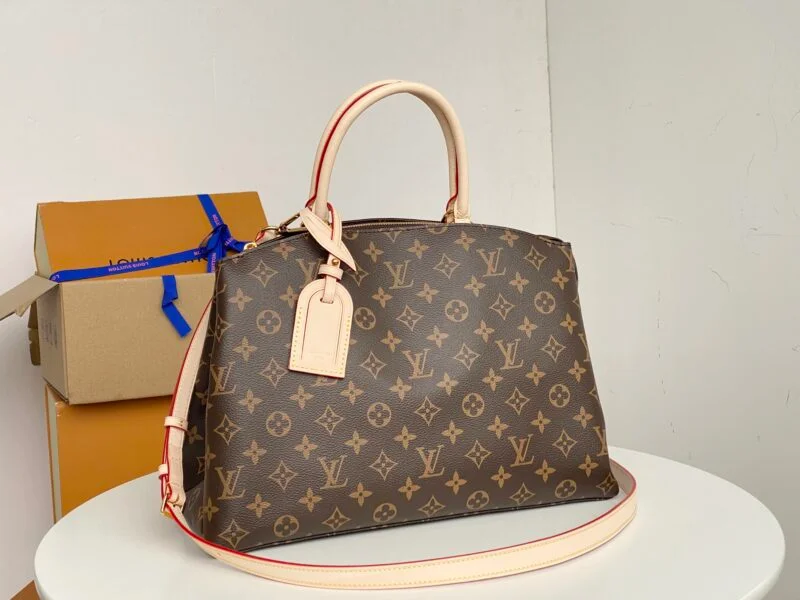 Louis Vuitton Grand Palais/Petit Palais M45900