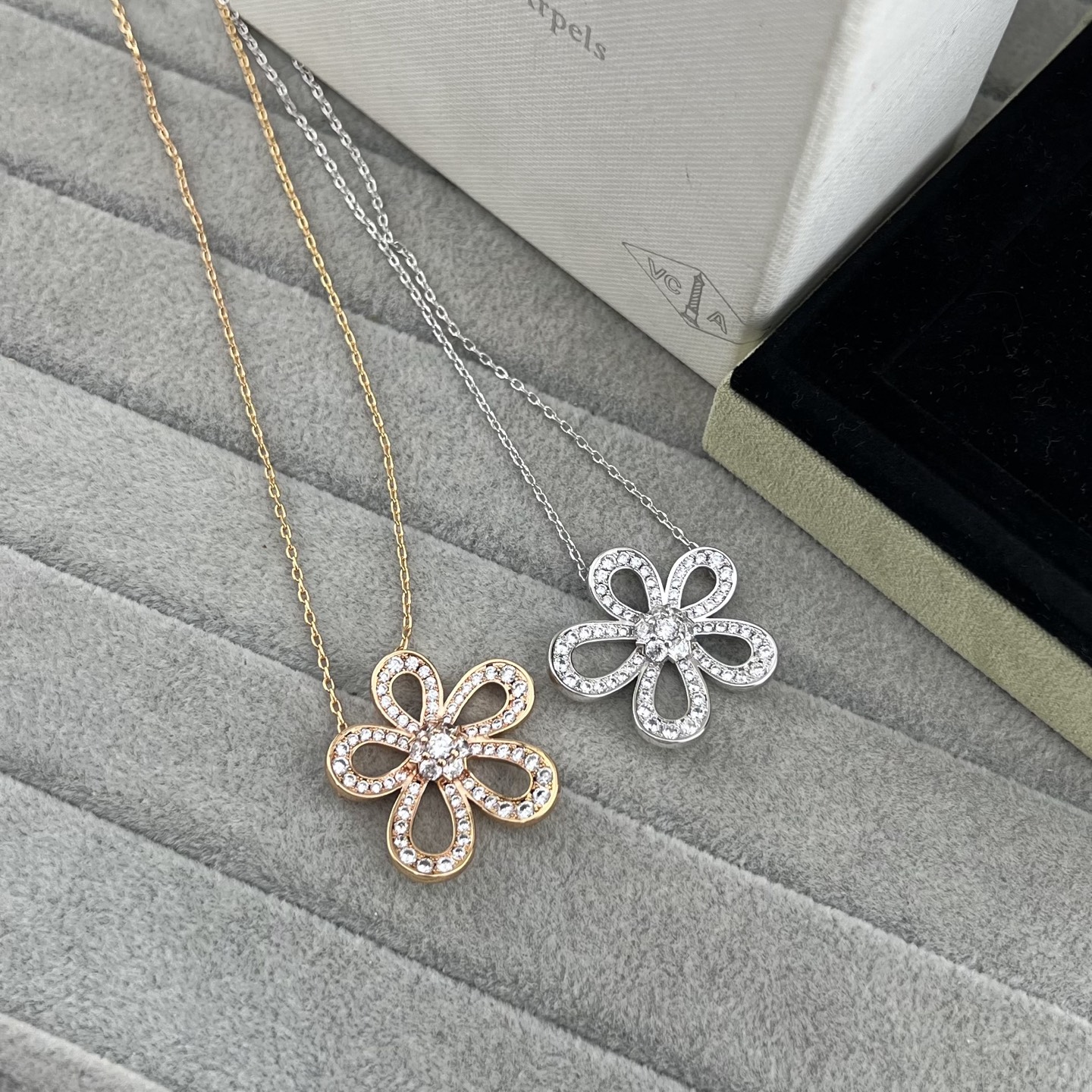 Open 5-petal flower diamond pendant necklace - Artisantouchss