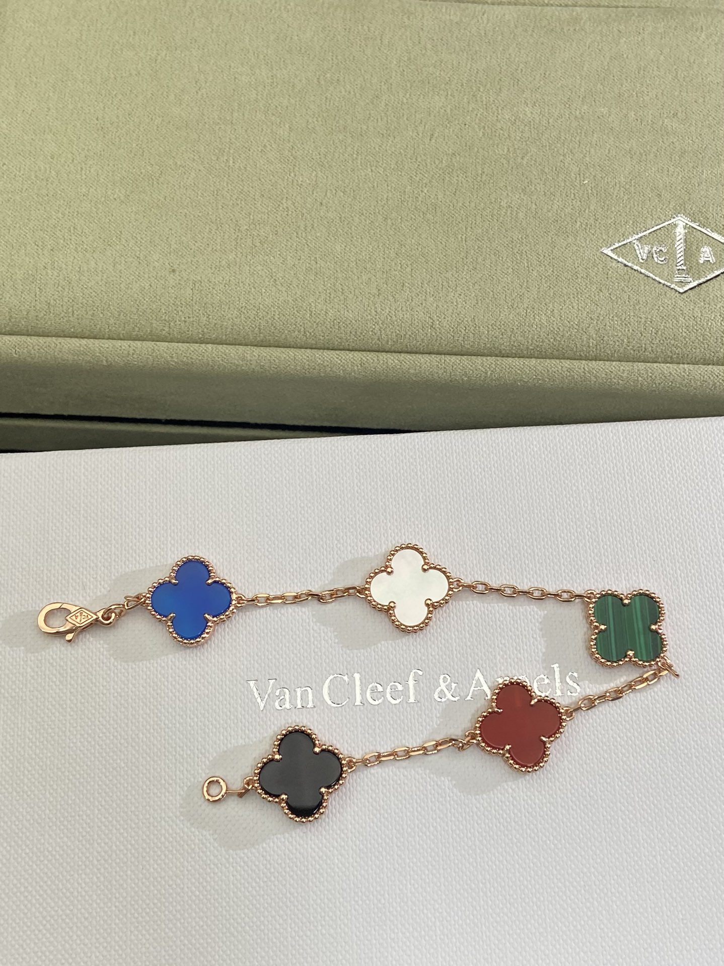 Colorful bracelet - Artisantouchss
