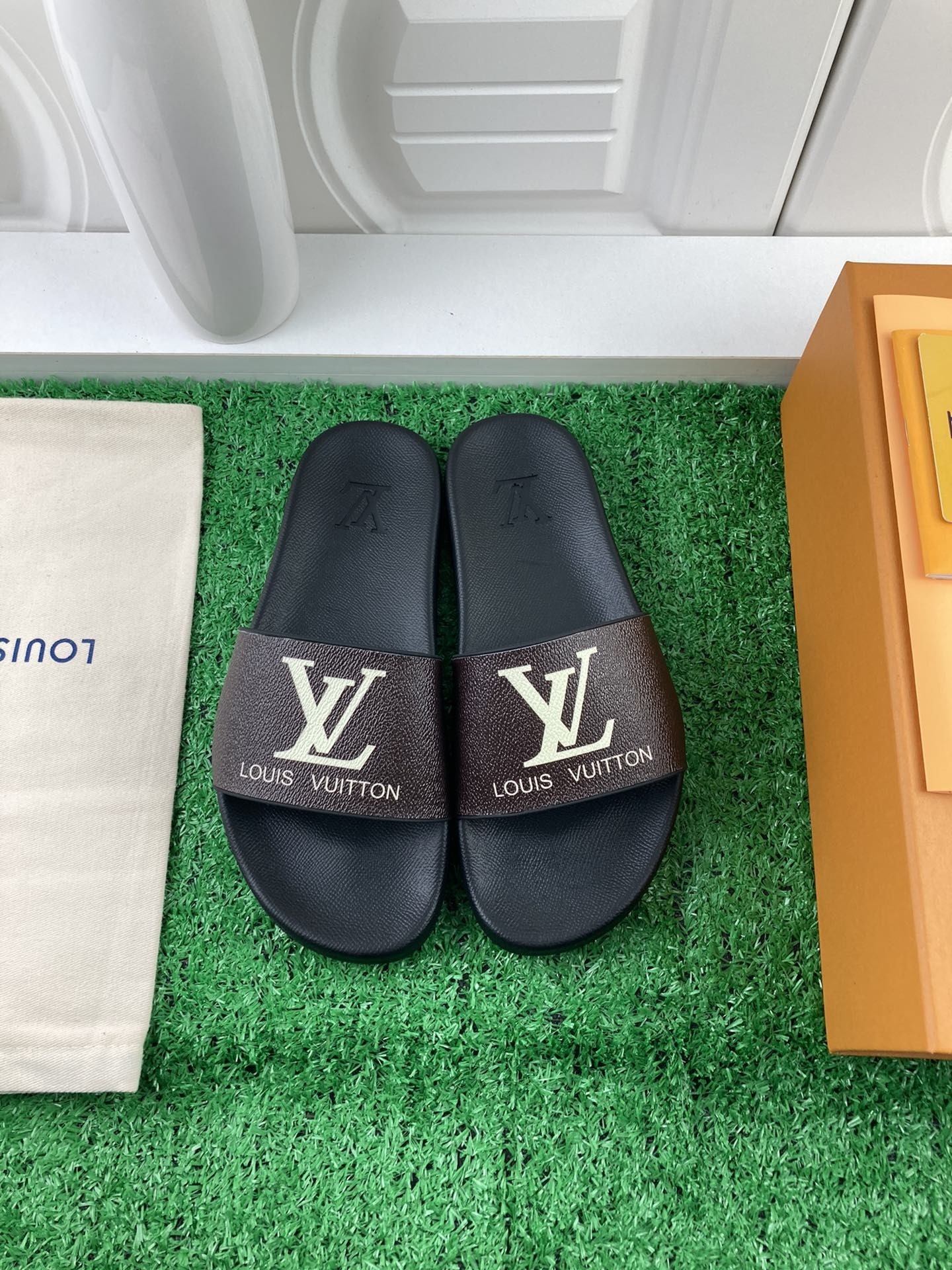 L X V SLIPPERS