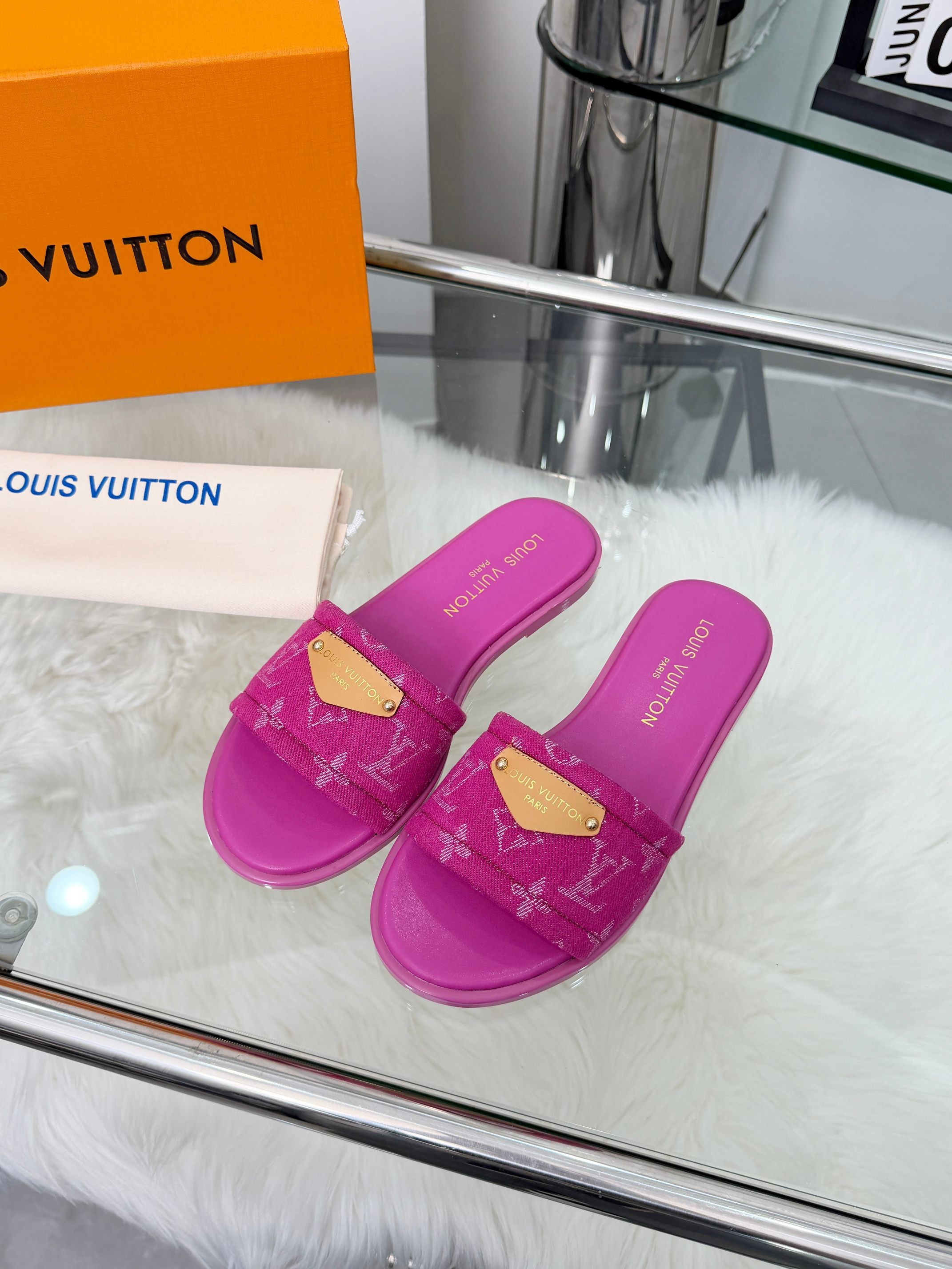 L X V SLIPPERS