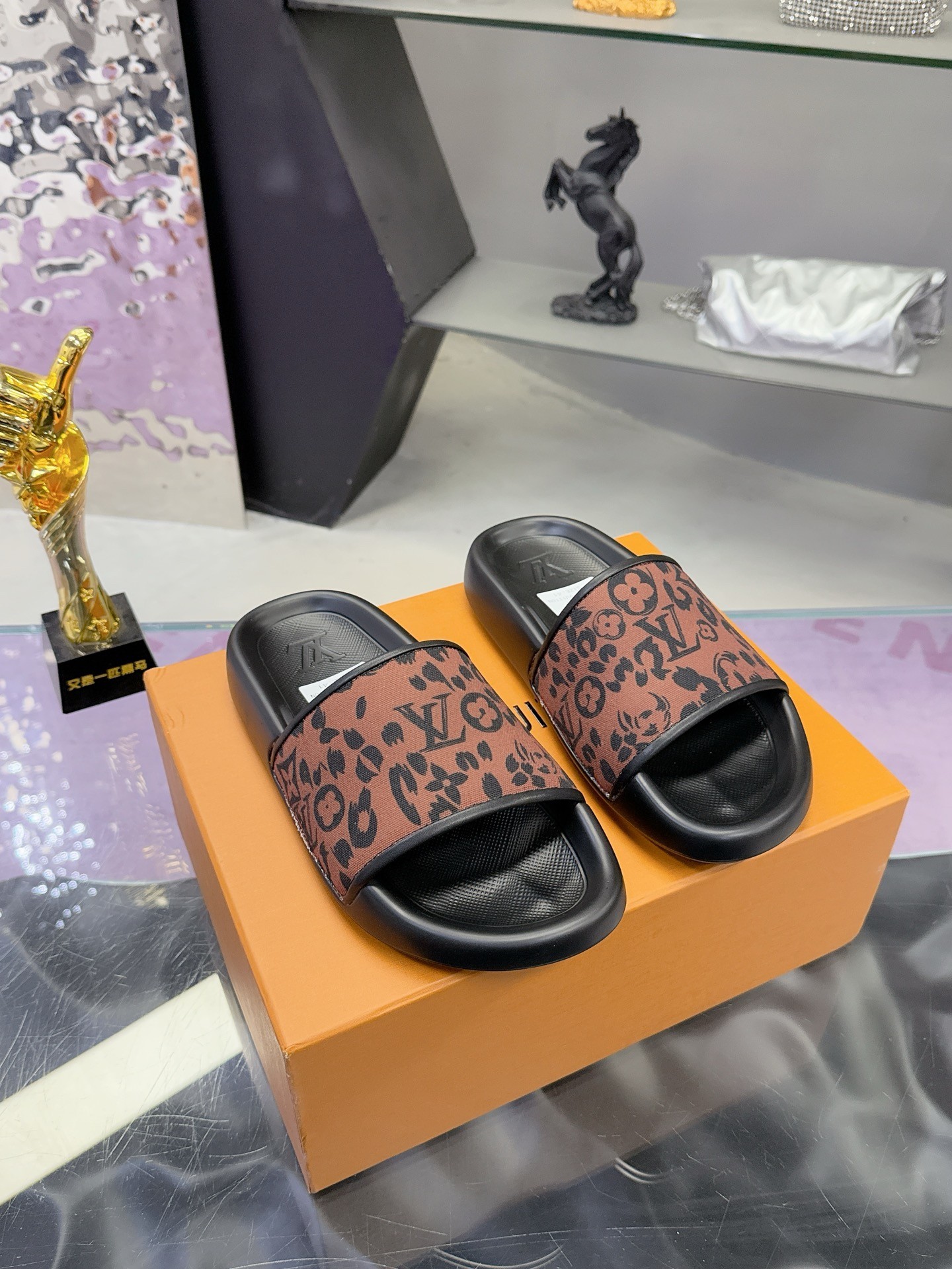 L X V SLIPPERS