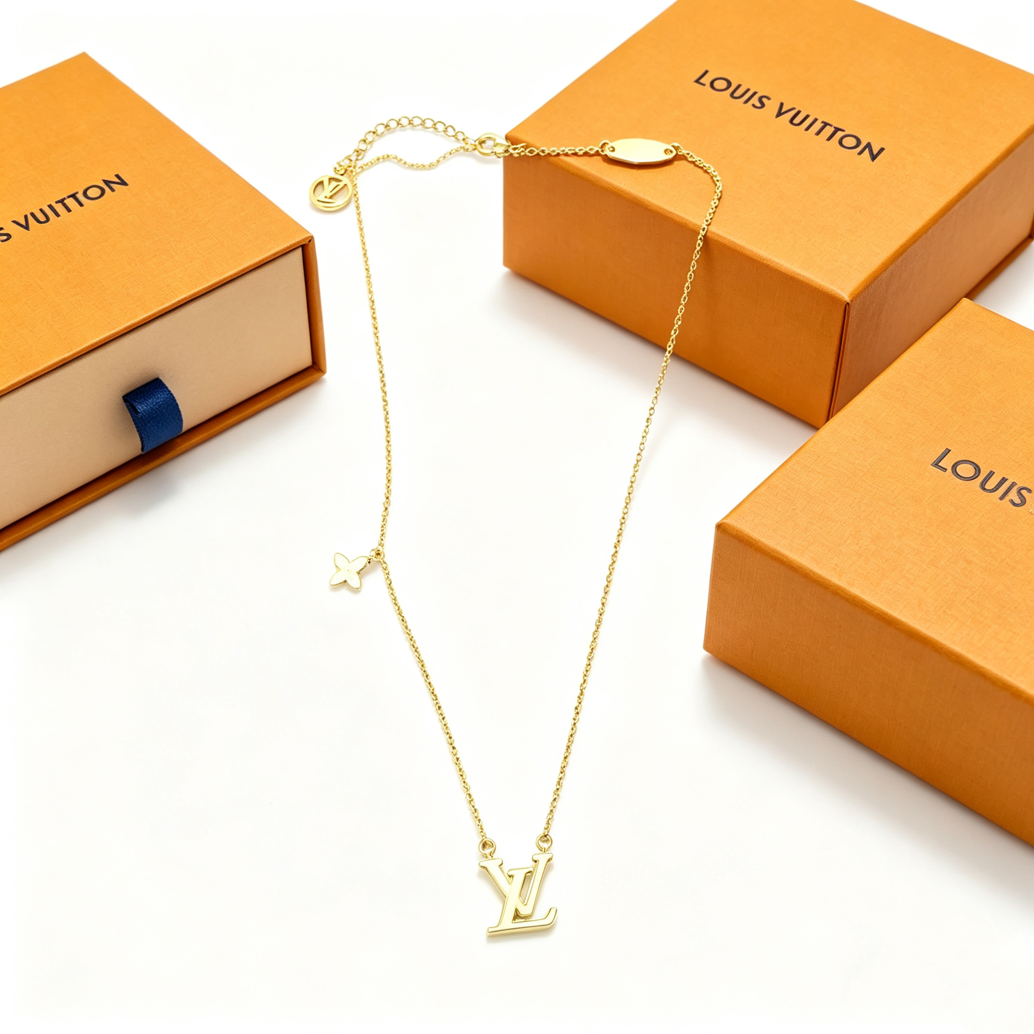 L — Metal Necklace Pendant Style