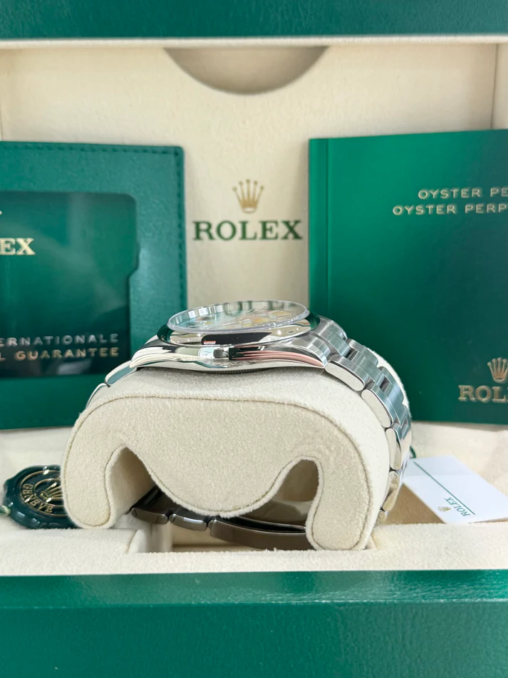 Rolex Oyster Perpetual 41mm m124300-0008
