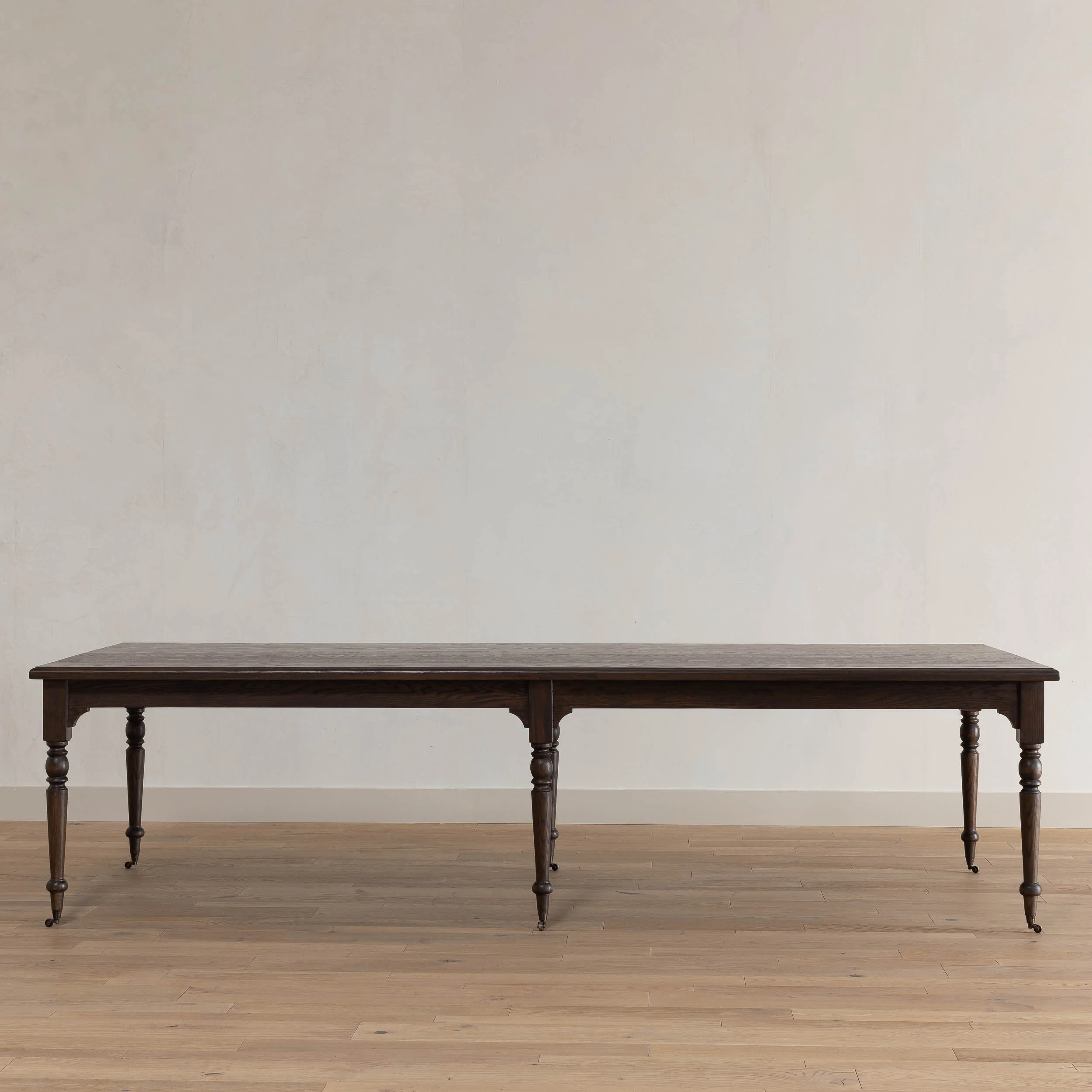 Lavi Dining Table