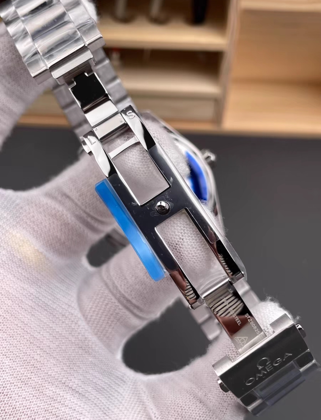 OMG Watch detail 4