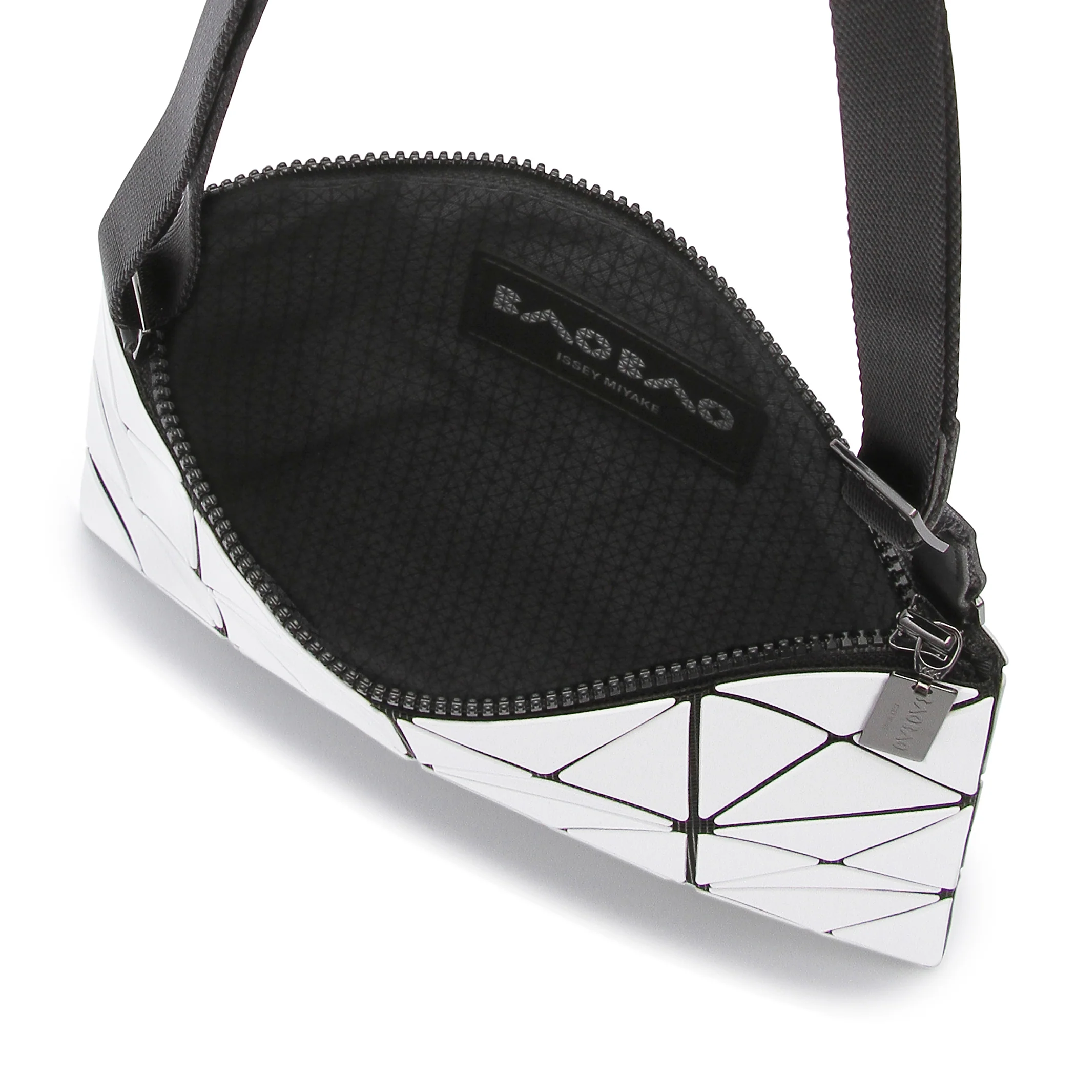 LUCENT CROSS BODY