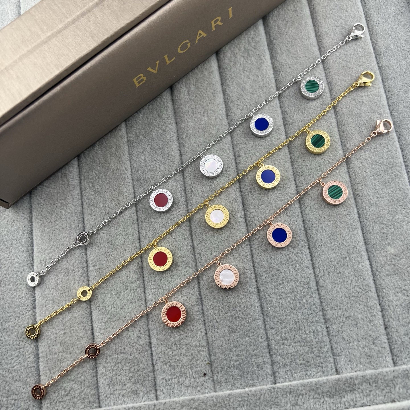 Four-flower bracelet in mother-of-pearl - Artisantouchss