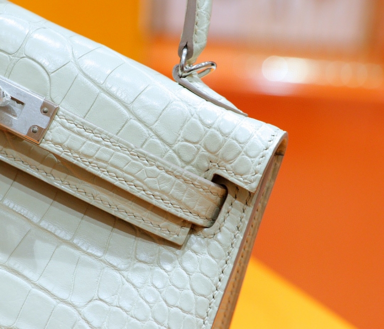 Hermes Minikelly 2nd generation, matte crocodile skin, cream white, silver buckle, 19cm