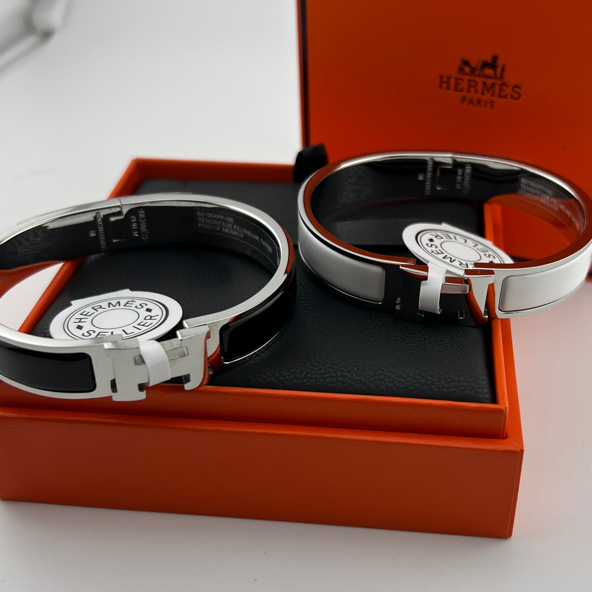 H-shaped enamel bracelet (blackwhite) - Artisantouchss