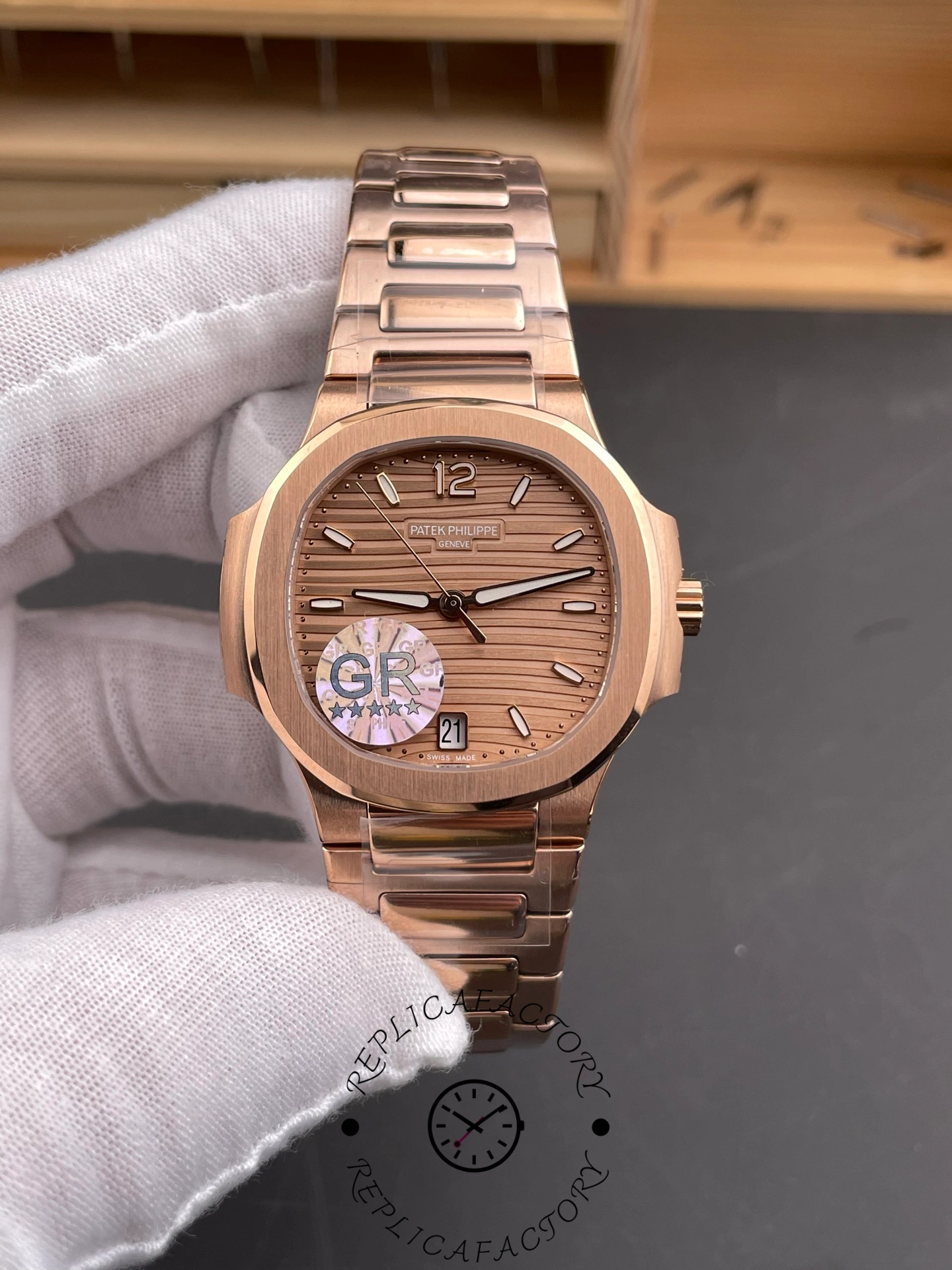 Replica Patek Philippe Nautilus 7118 1R 010 35.2mm