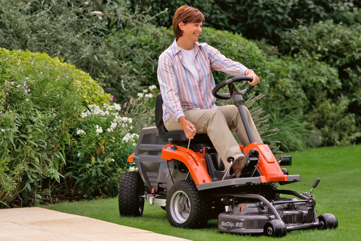 Husqvarna R 112C Ride-On Mower