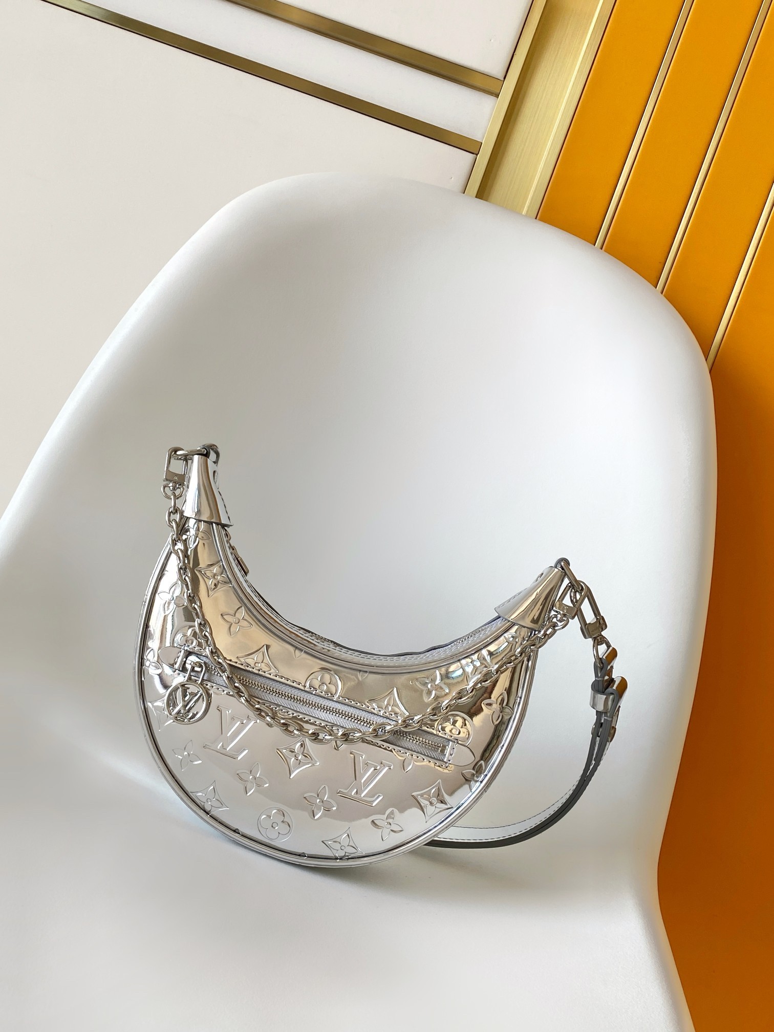 L X V LOOP M11833 Size：13x6x23cm