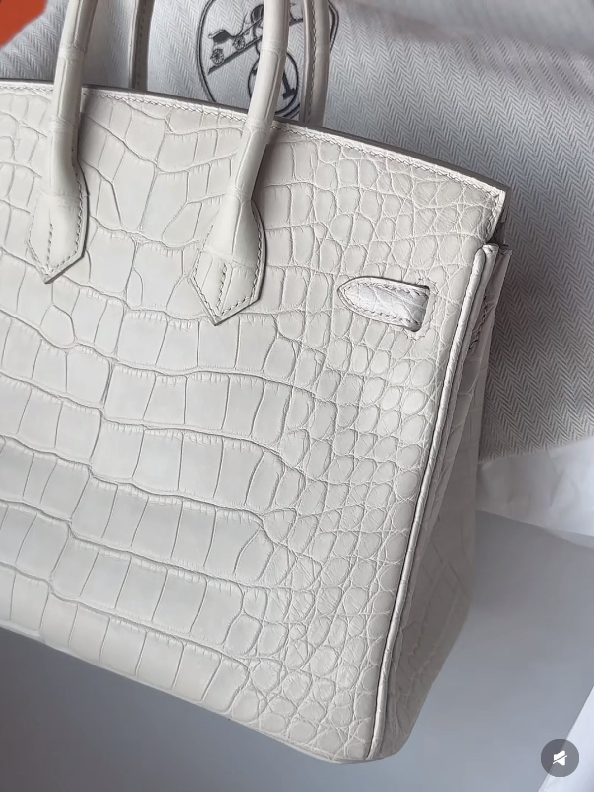 Hermès 25-35 crocodile leather glacier white