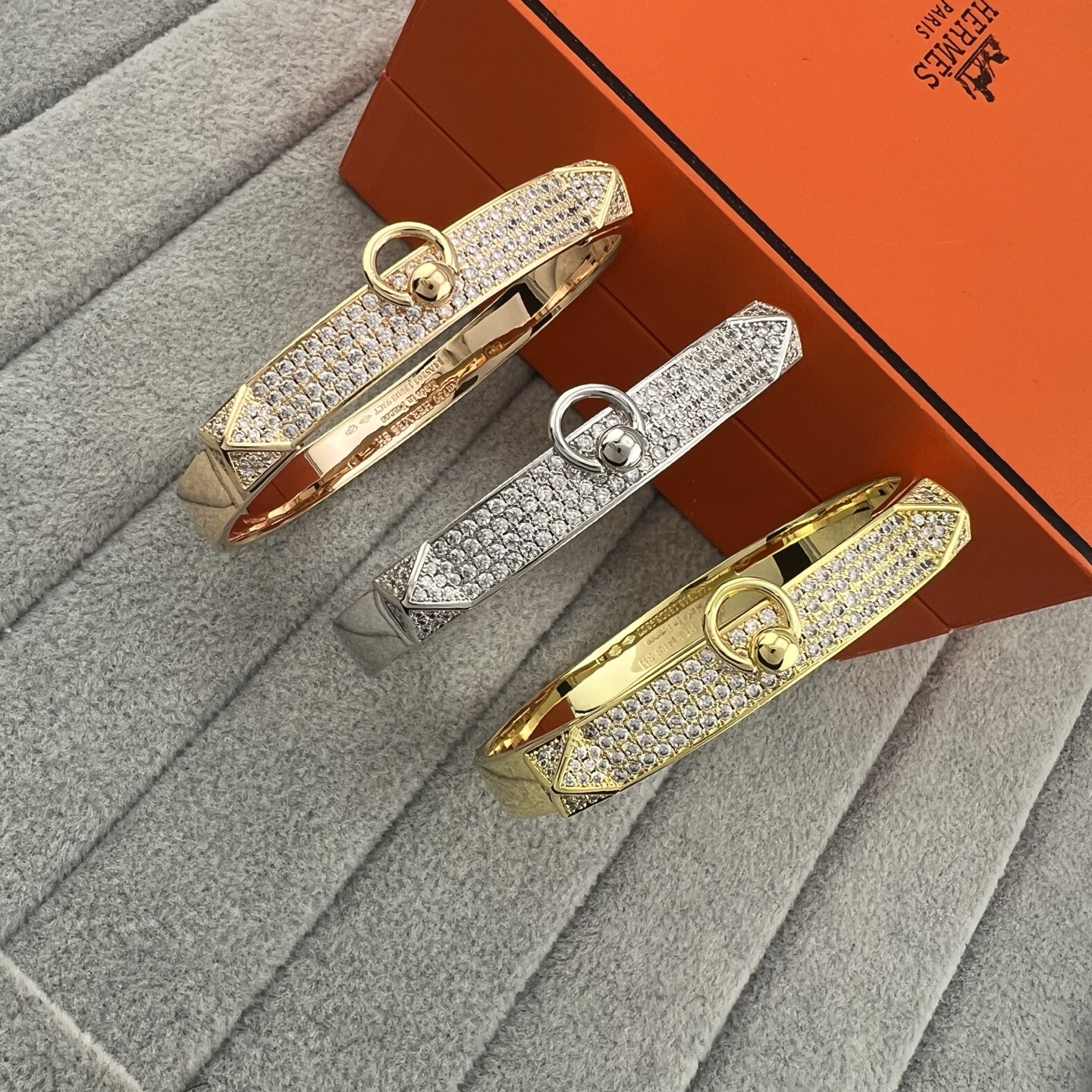 Pyramid-shaped half-diamond bracelet - Artisantouchss