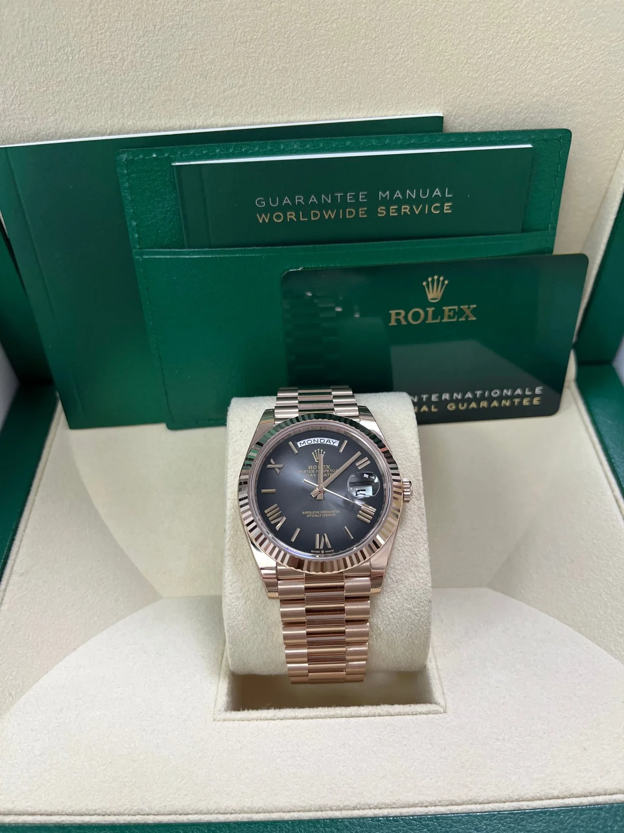 Rolex Day Date in 18 ct Everose Gold M228235 0055 40mm