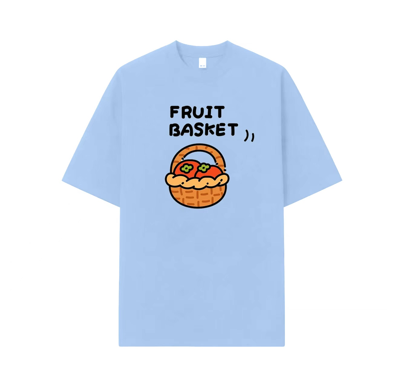 A cute short-sleeved shirt printed with a basket of fruit is a must-have item in your summer wardrobe.