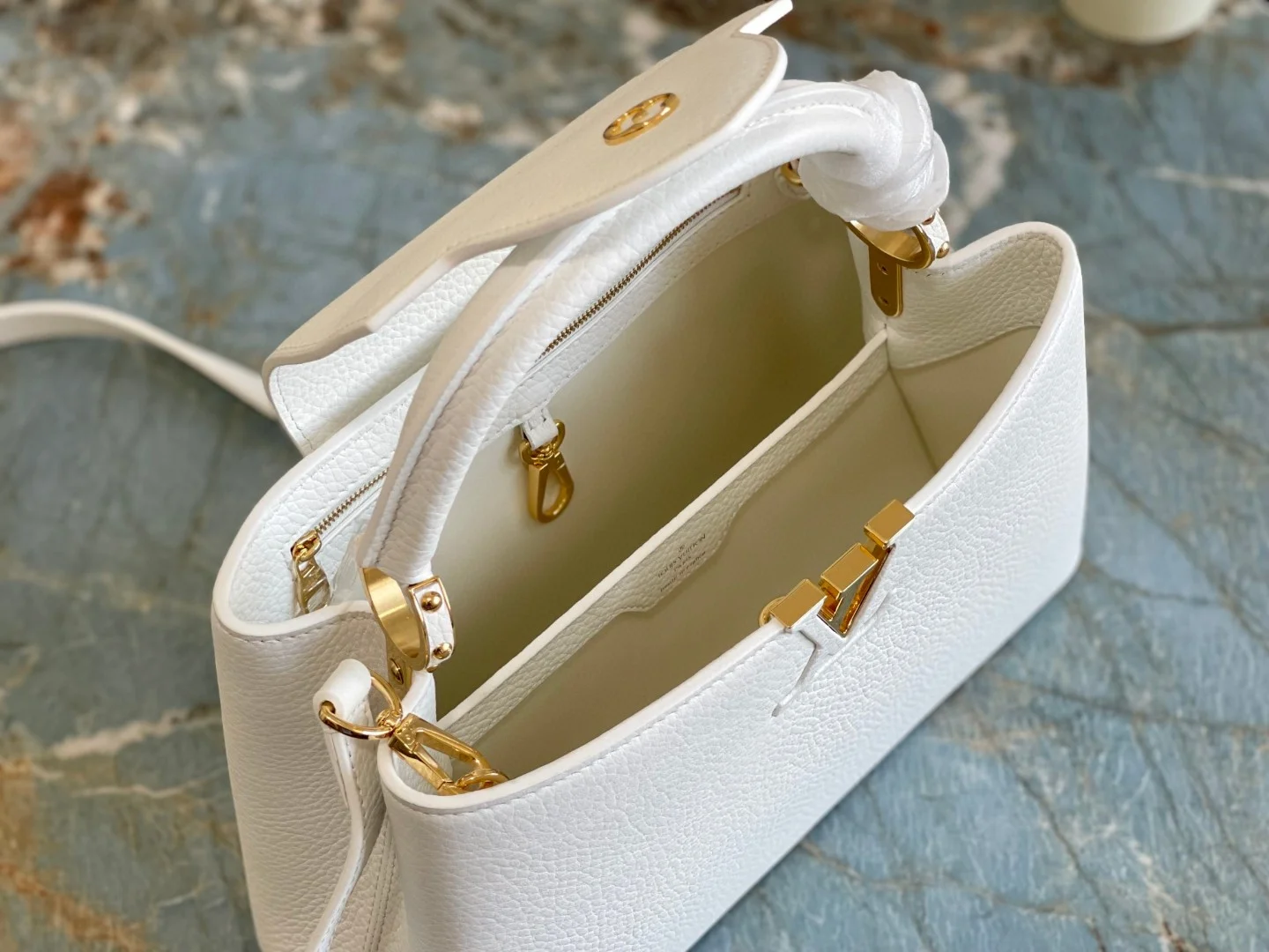 Louis Vuitton Capuciness MM Handbag White For Women, Womens Handbags, Shoulder Bags And Crossbody Bags 12.4in/32cm LV