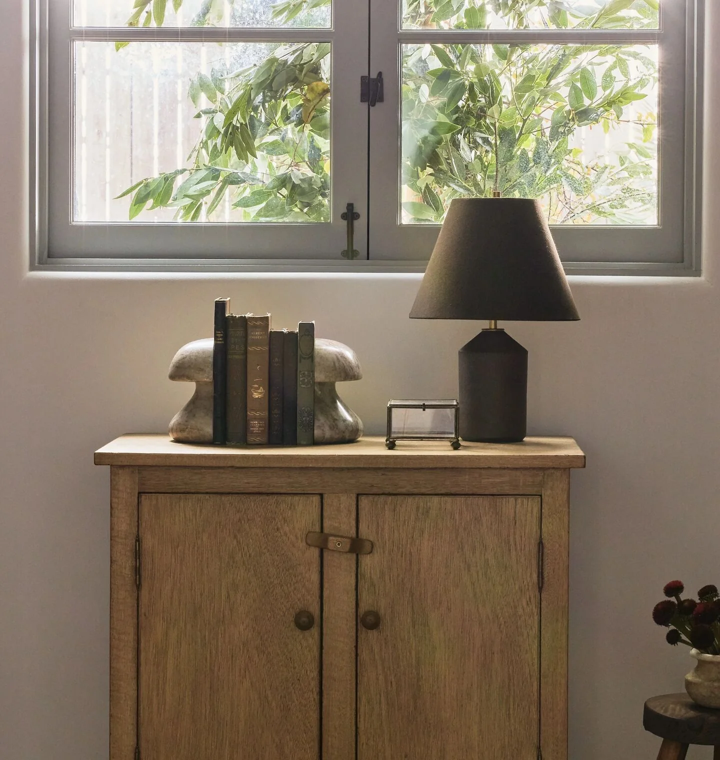 Ebony Akimbo Table Lamp