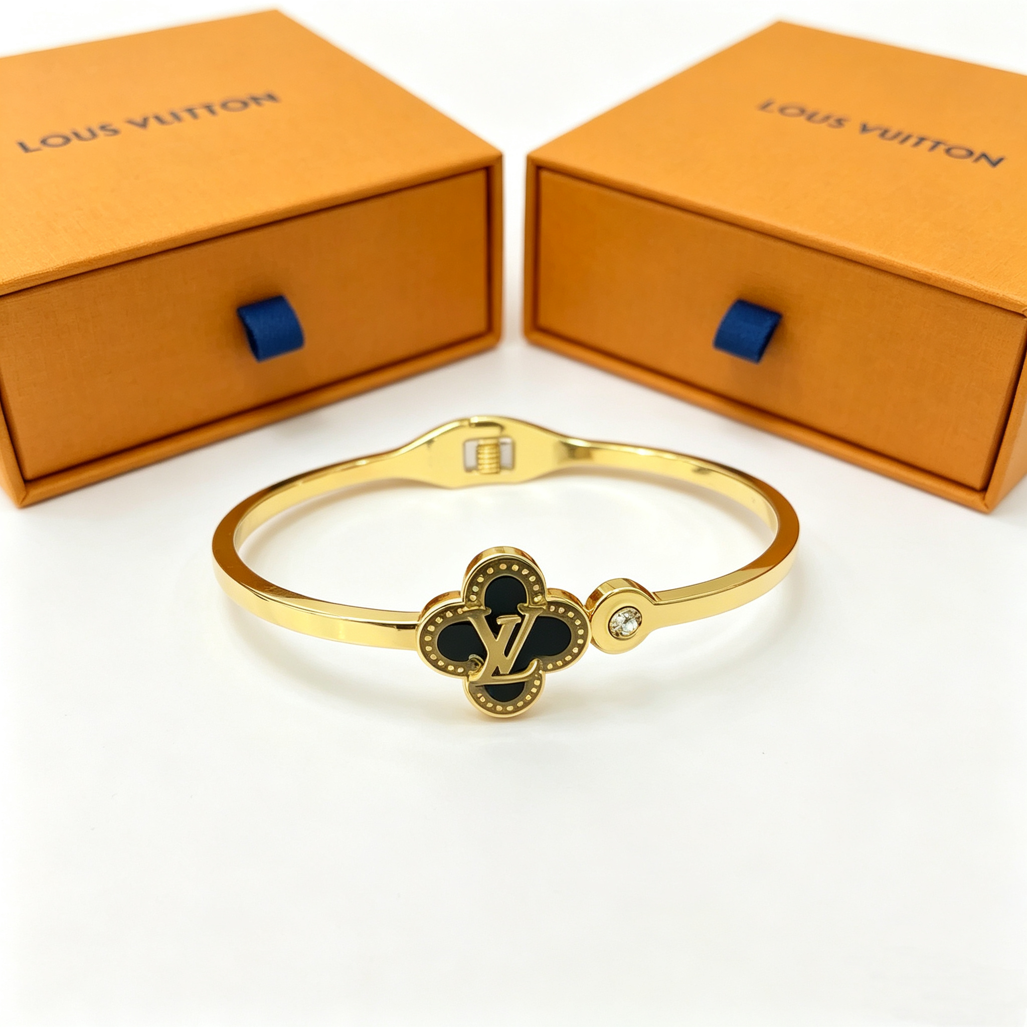 L—Four-Leaf Clover Co-branded Metal Bangle
