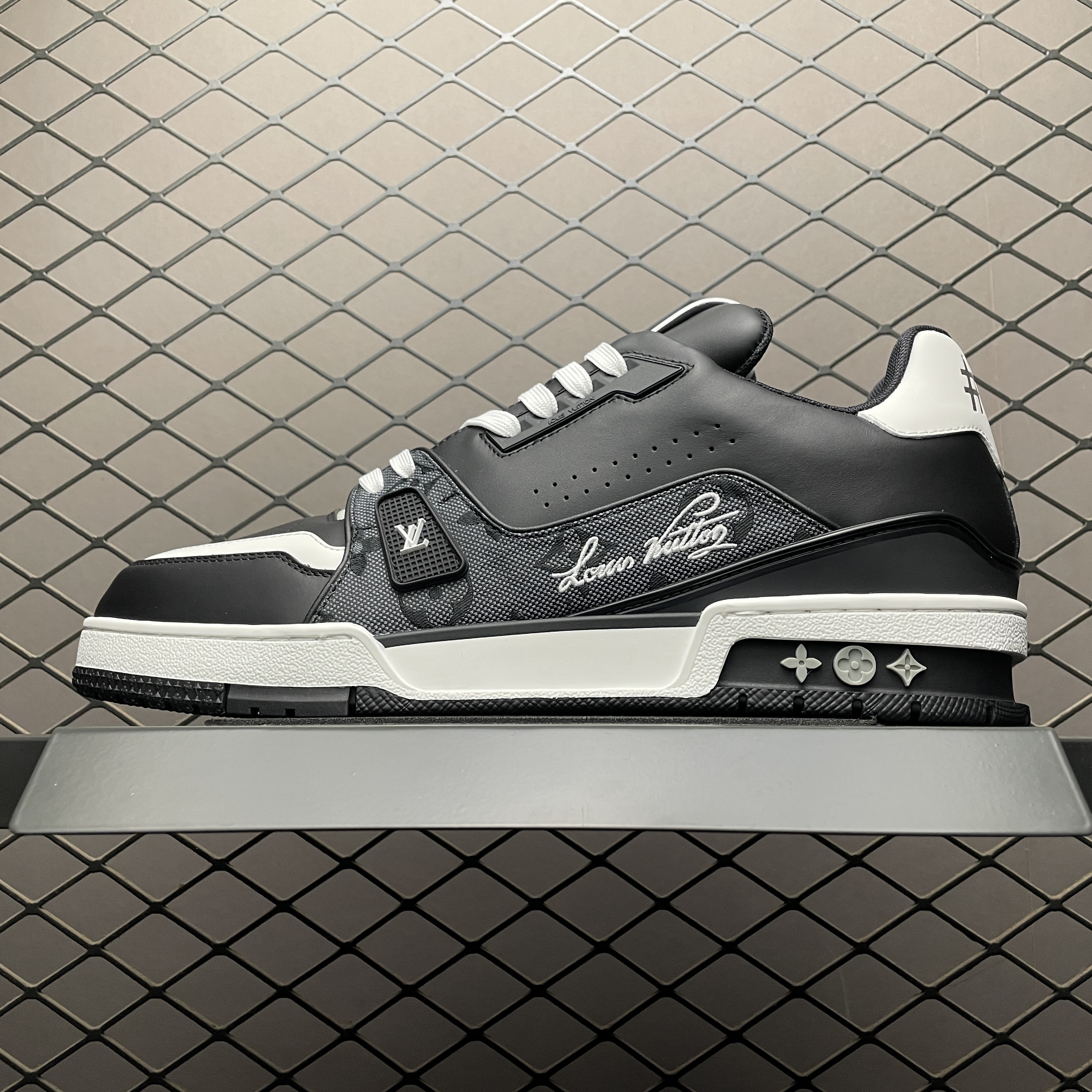 L X V TRAINER Sneakers