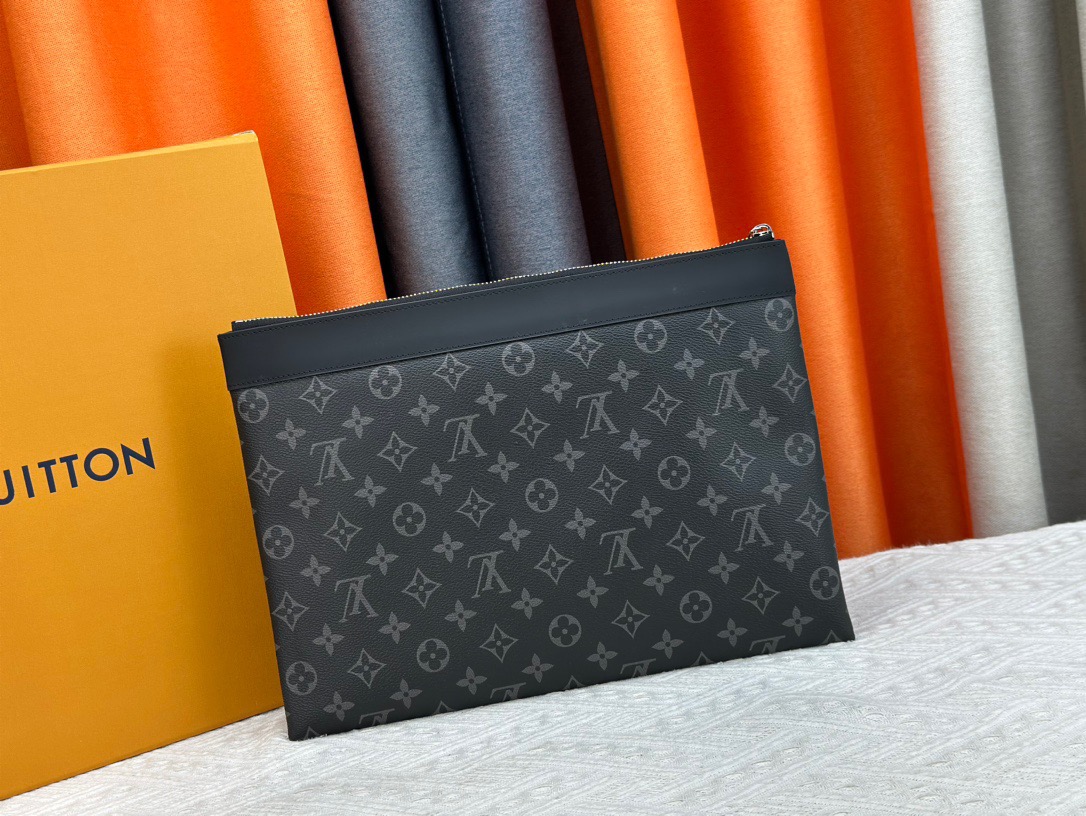 Louis Vuitton M62291 Pochette apollo Clutch Bags Size 34*25*2cm