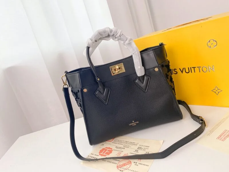 Louis Vuitton On My Side M53824