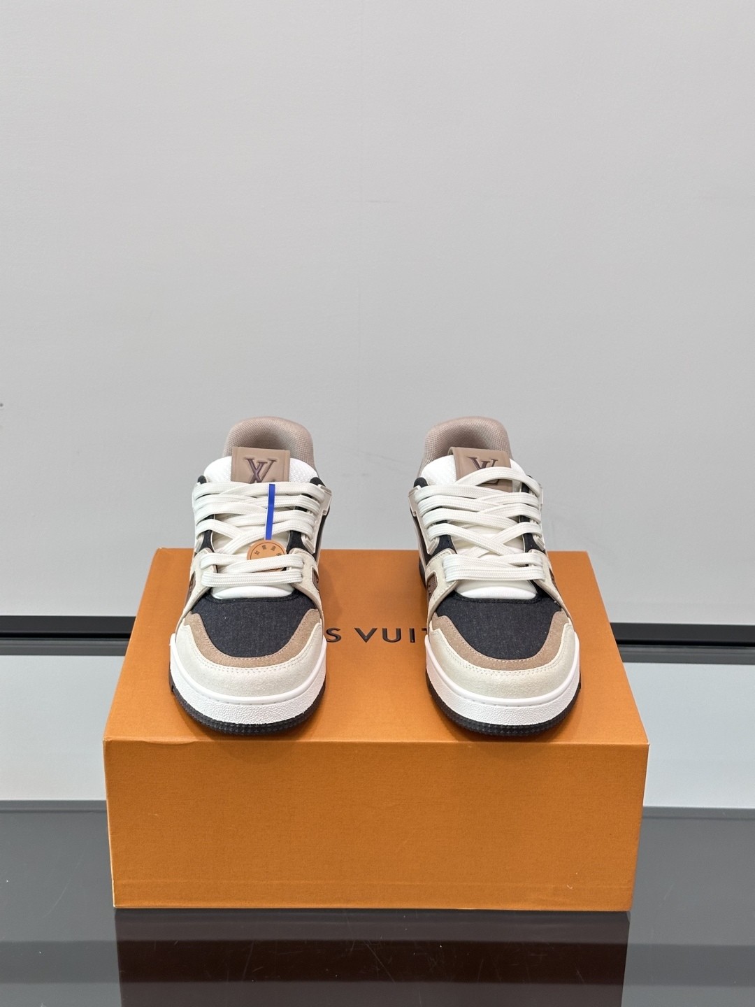 L X V SNEAKERS detail 3