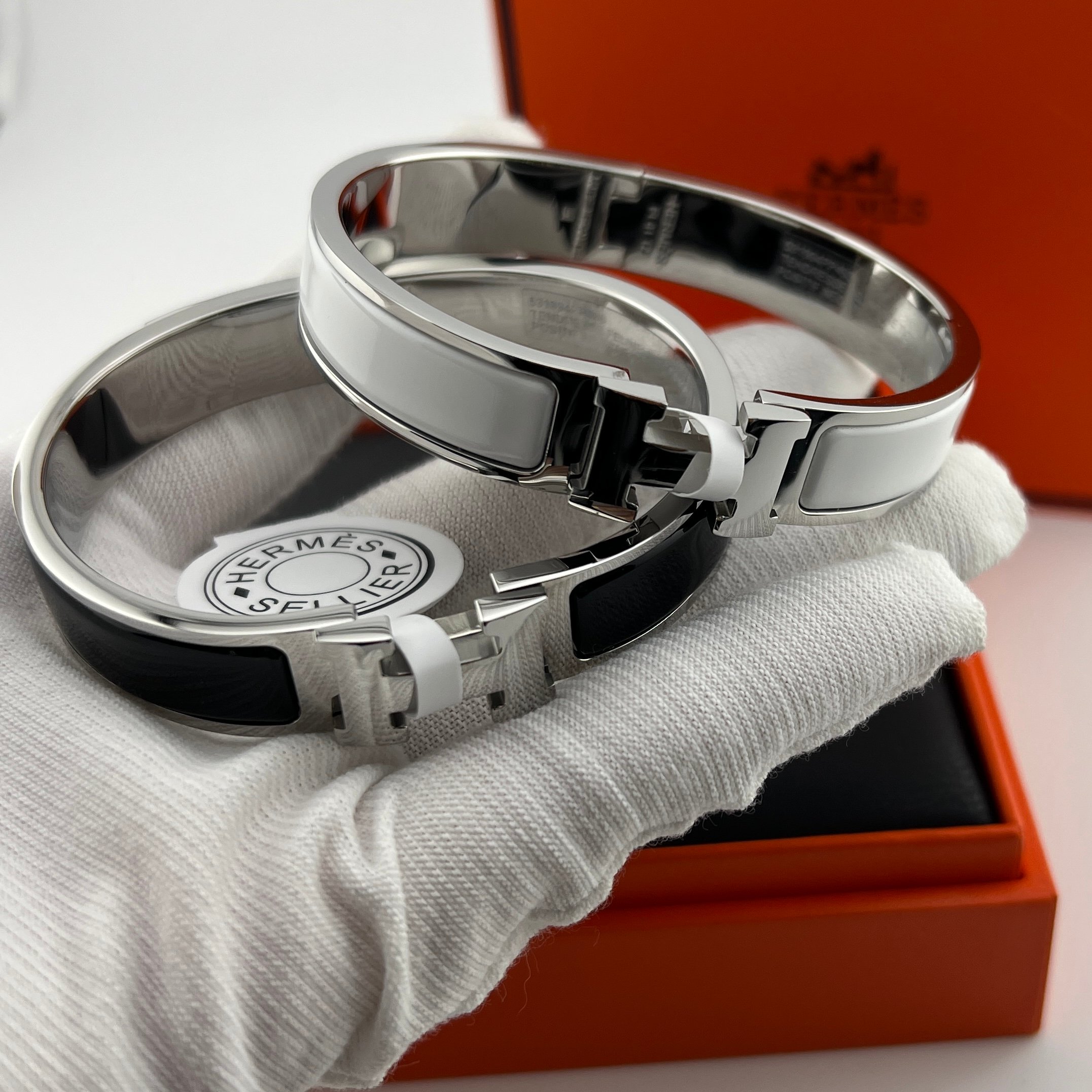 H-shaped enamel bracelet (blackwhite) - Artisantouchss