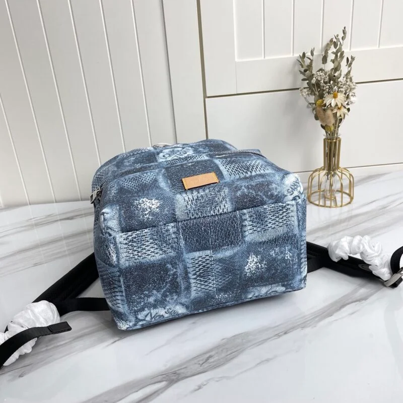 Louis Vuitton Discovery Backpack M50060