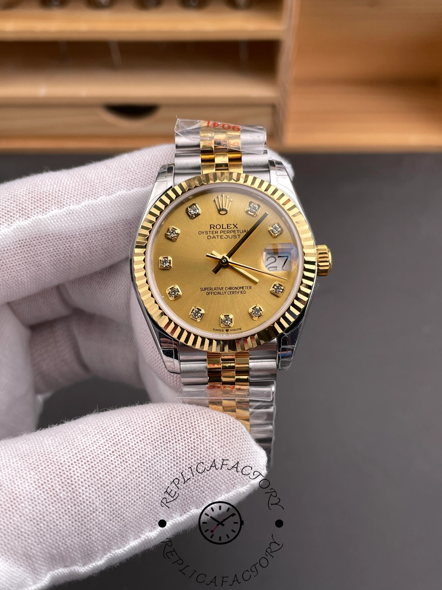 Rolex Datejust 126233 Champagne Diamond Dial Fluted Bezel 36MM Unisex Replica Watch
