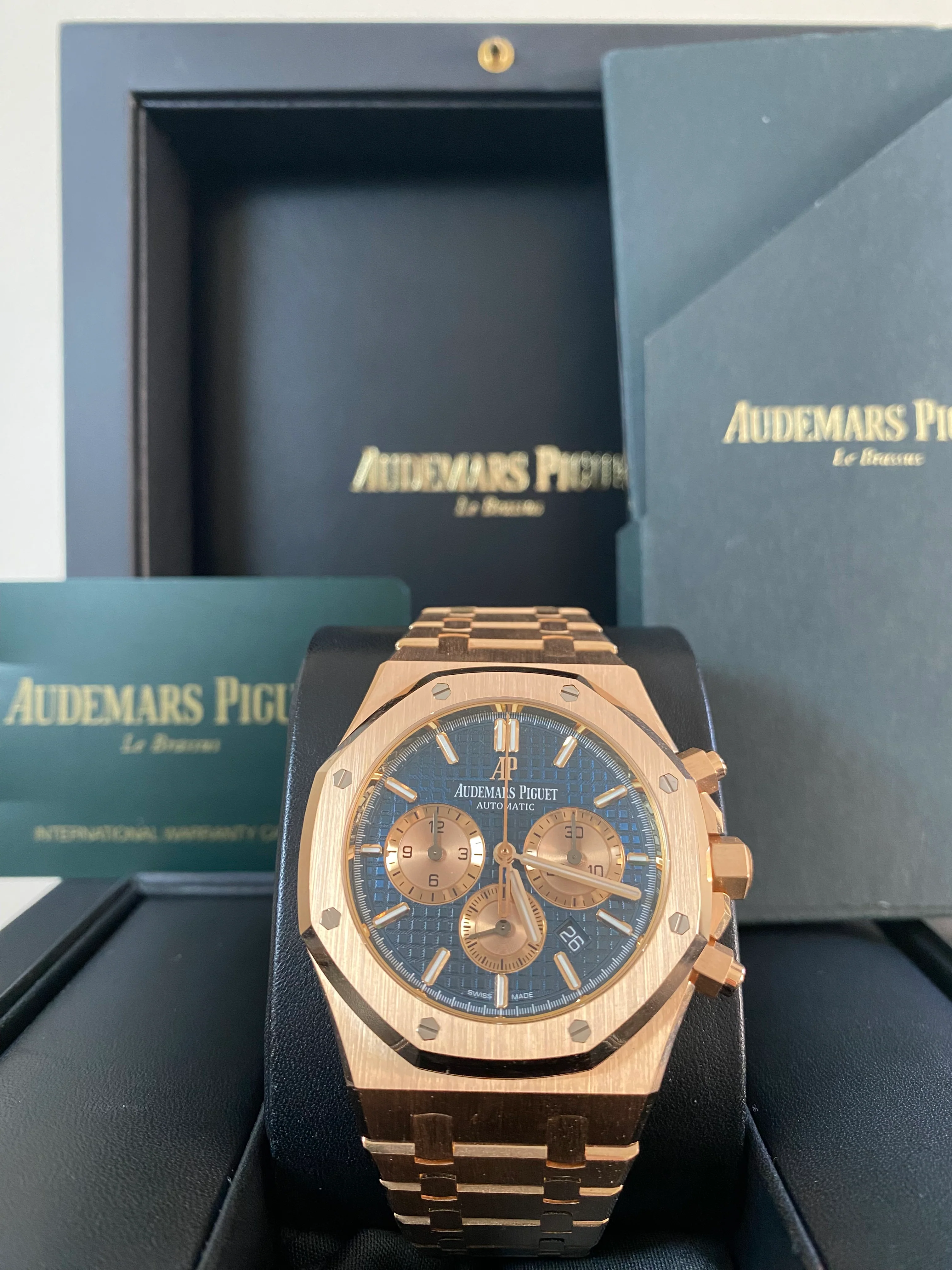 Audemars Piguet,Royal Oak Chronograph Royal Oak Chronograph - 41mm - Gold & Blue Dial - 26331OR.00.1220OR.01 *FULL SET*