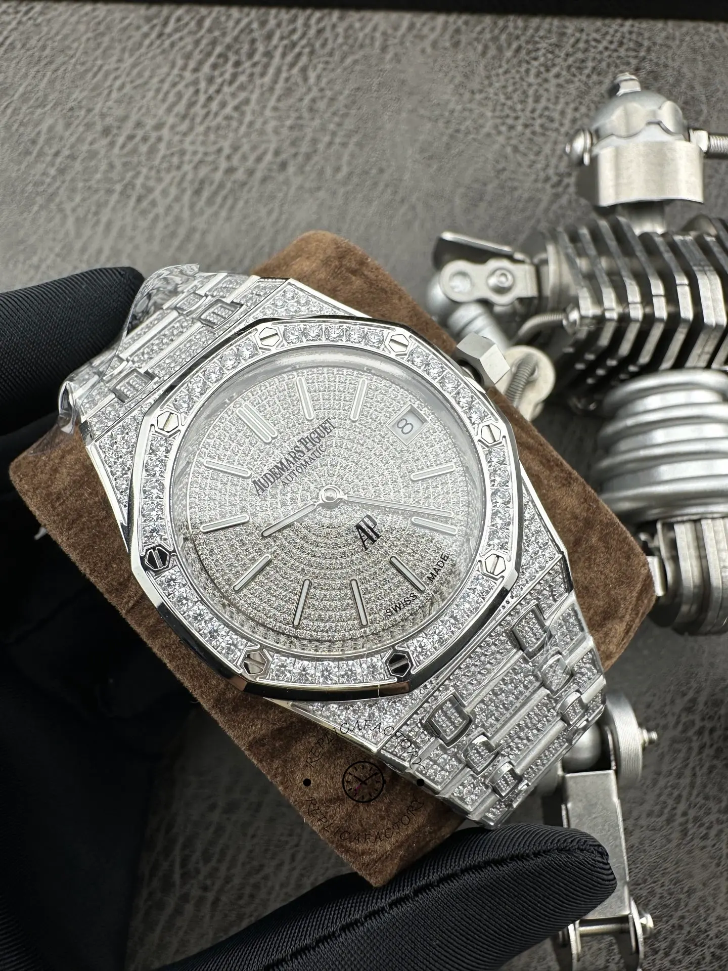 AP Replica Royal Oak 15202BC.ZZ.1241BC.01 Extra-Thin Diamond-Set
