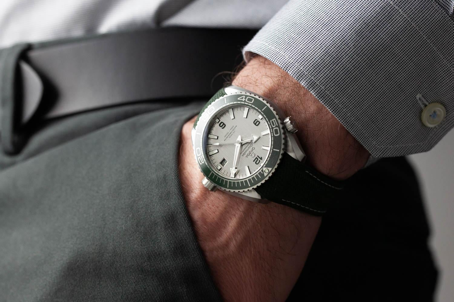 Omega Planet Ocean 8900 43.5mm Grey / Green 215.32.44.21.06.001
