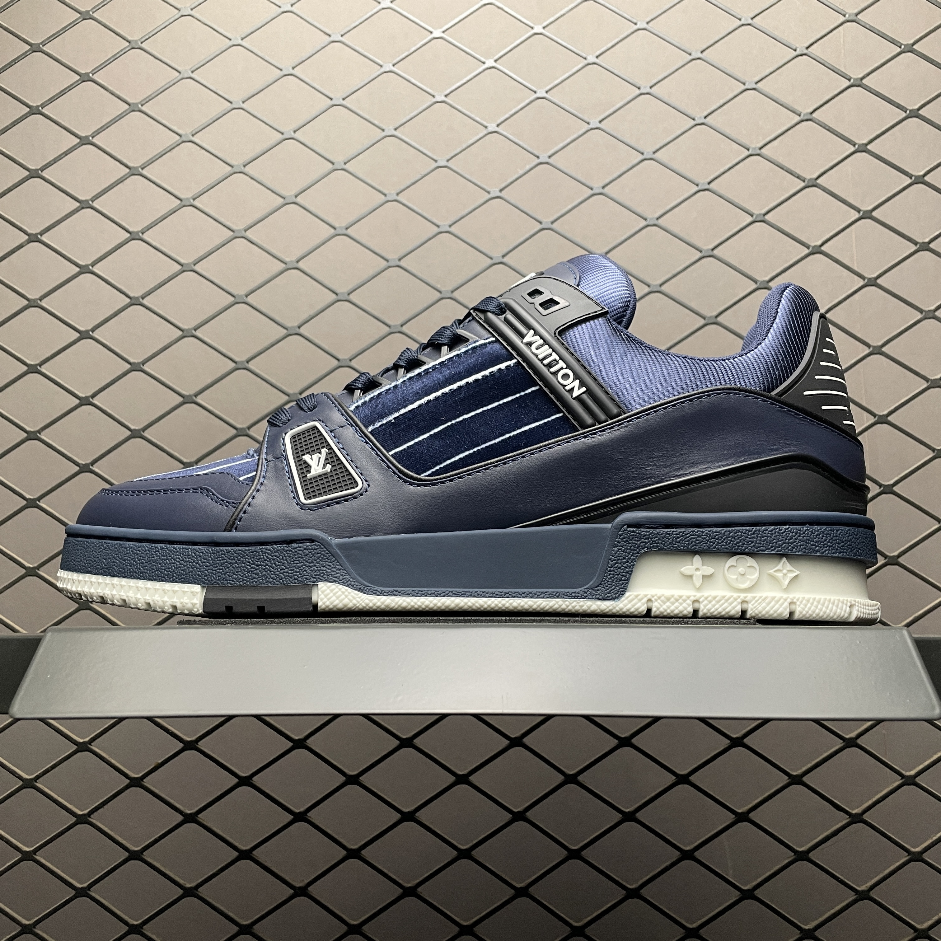 L X V TRAINER Sneakers