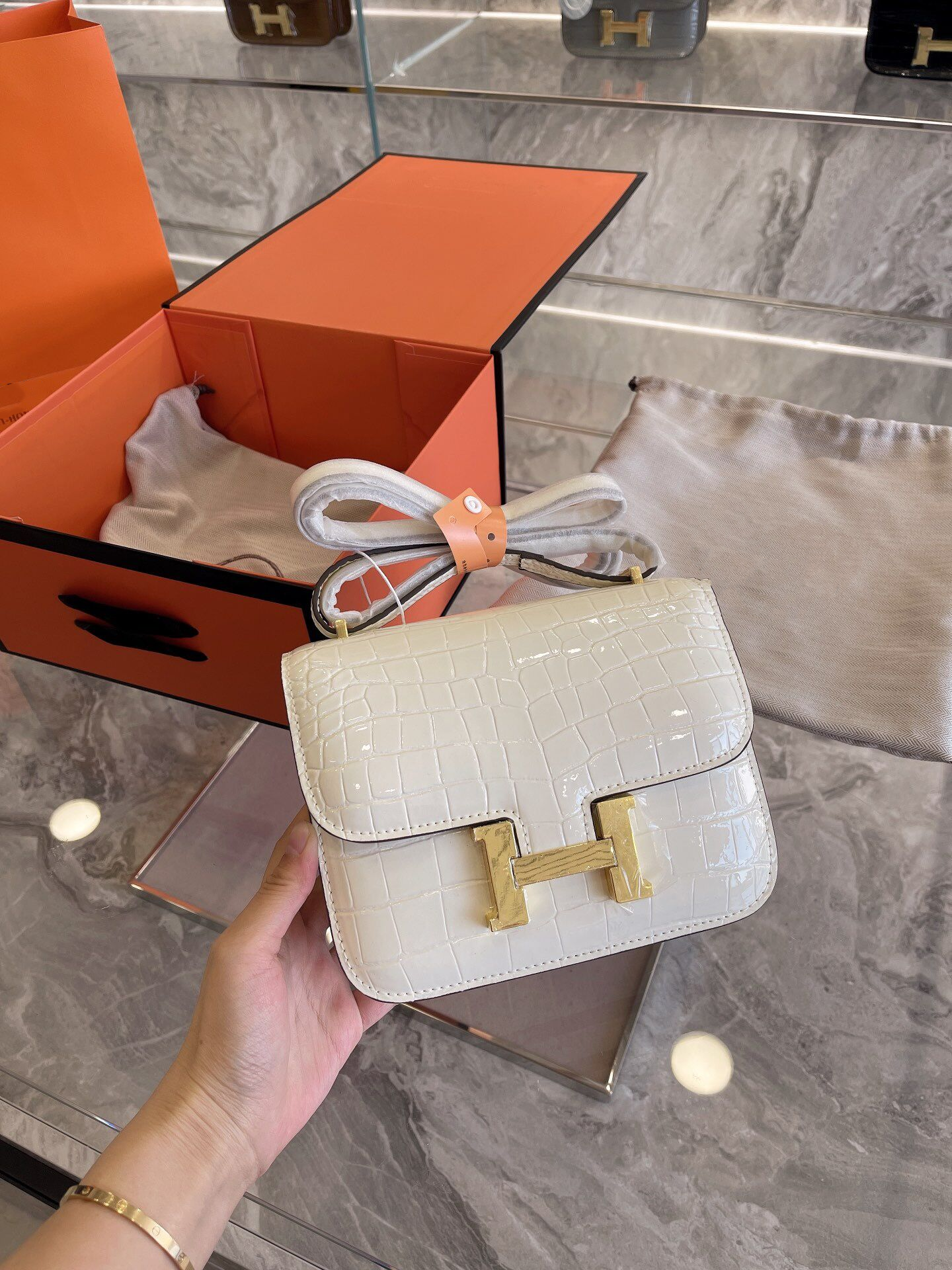 Hermes Constance Mini 19-24