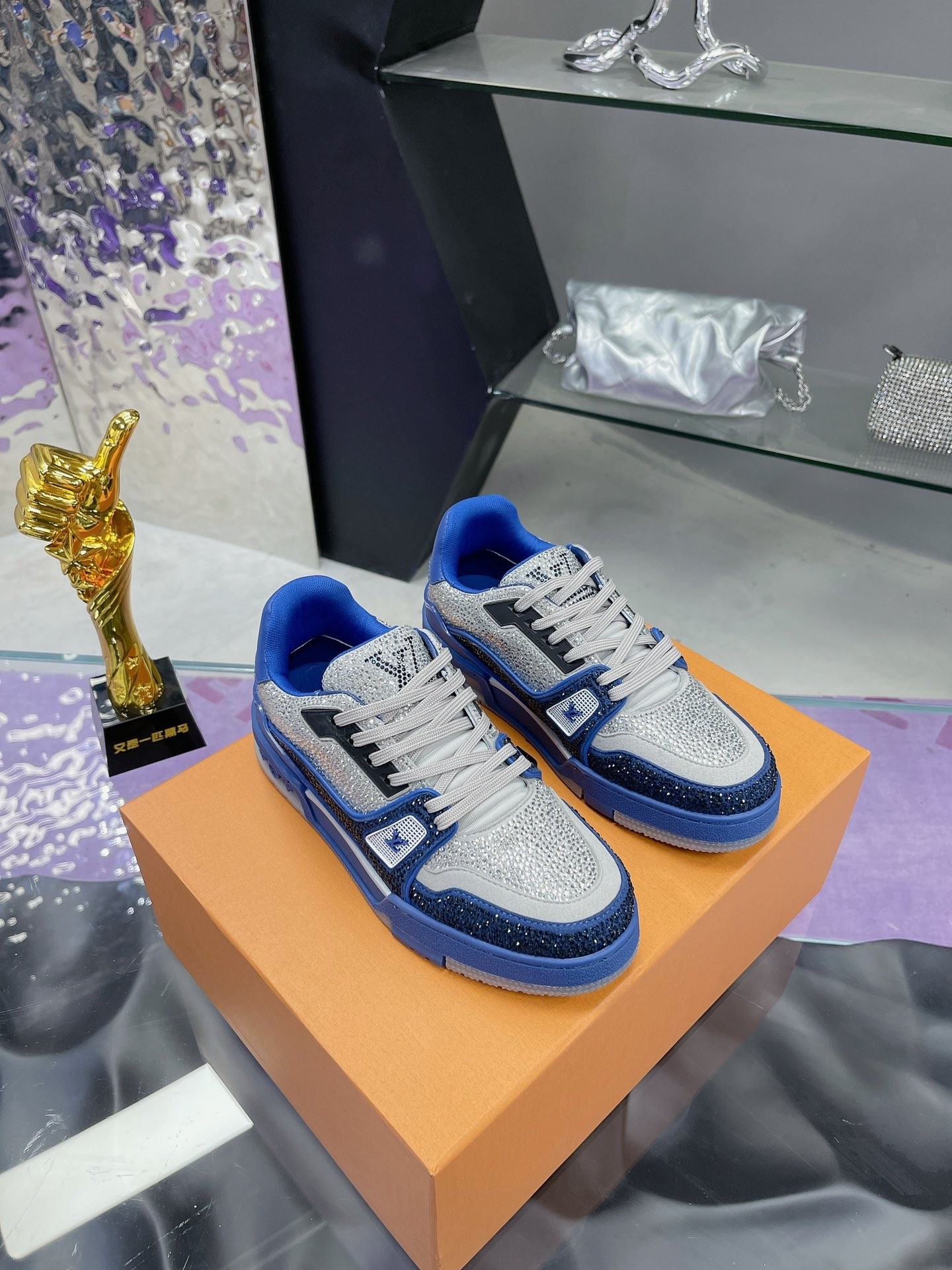 L X V TRAINER Sneakers