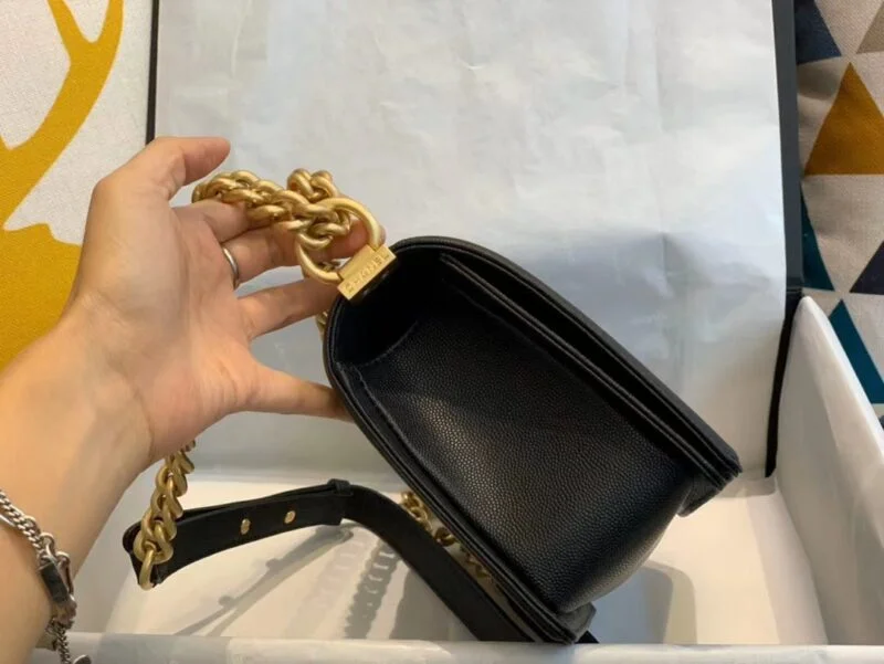 Chanel Boy Chanel Chain Shoulder Bag A67086 Caviar Skin Black Used Women Shw